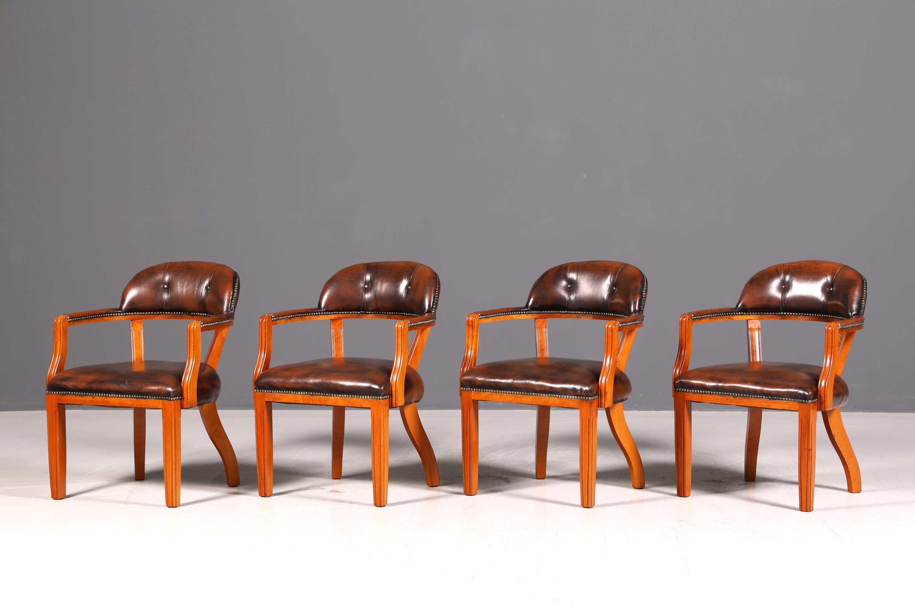 Wunderschöner Chesterfield Armlehnstuhl Braun Echt Leder Englisch Bürostuhl Schreibtischstuhl Sekretär Stuhl Court Chair 1 von 4