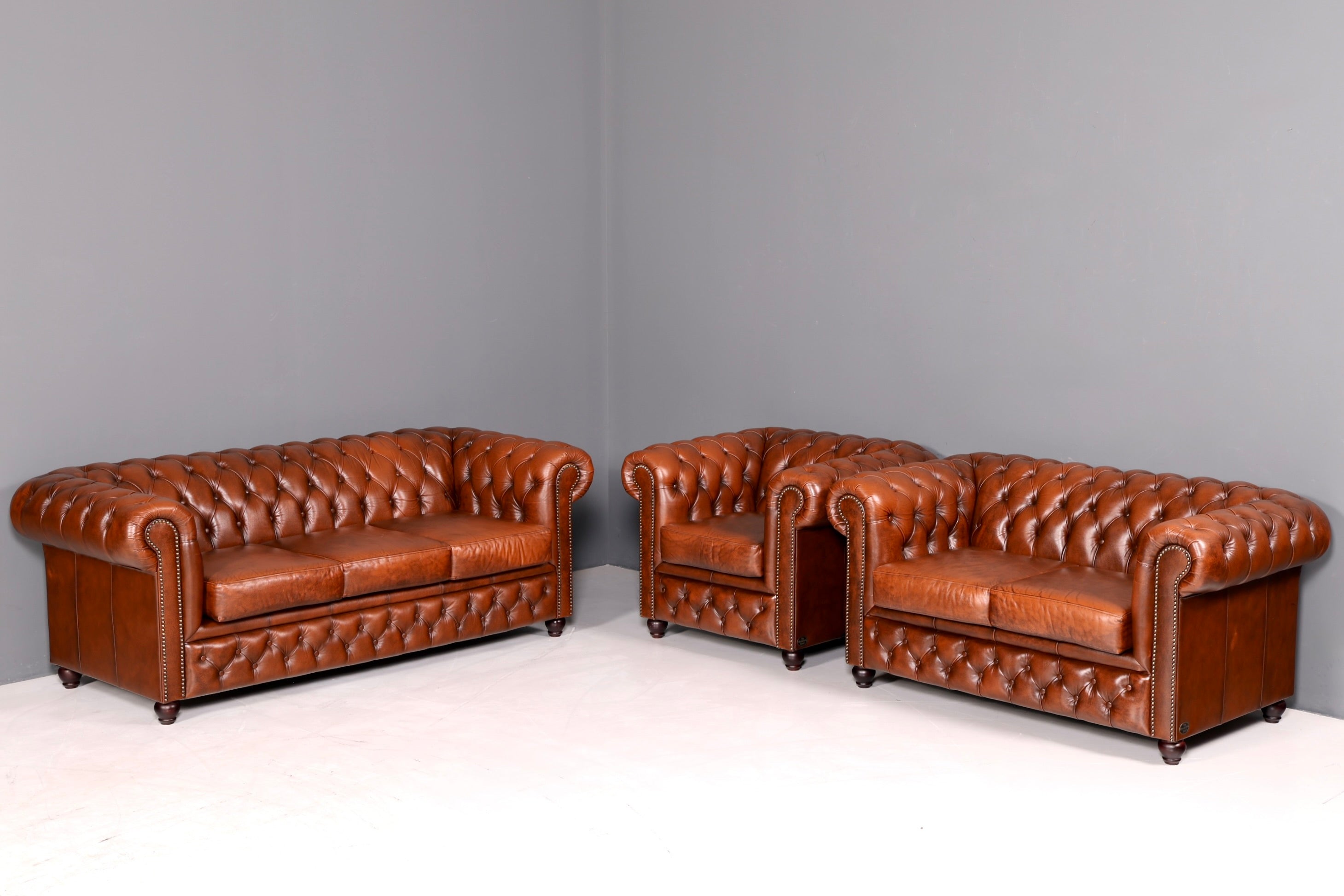 G118 Finish Wunderschönes Original Chesterfield 2er Sofa Englisch Oxblood Leder 2- Sitzer Couch