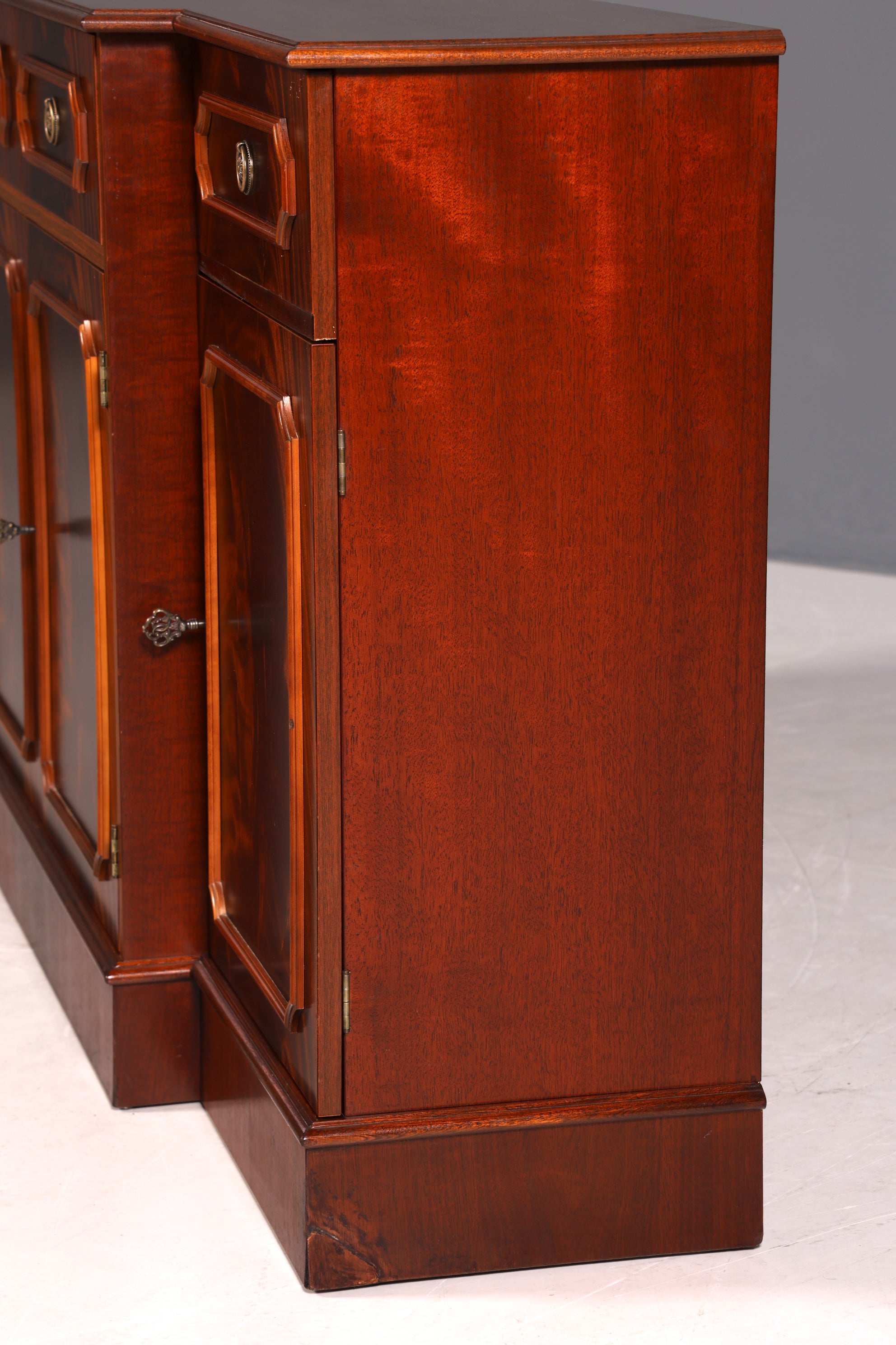 Stilvolles Englisches Sideboard Mahagoni Schrank Antik 60s Buffetschrank Kommode