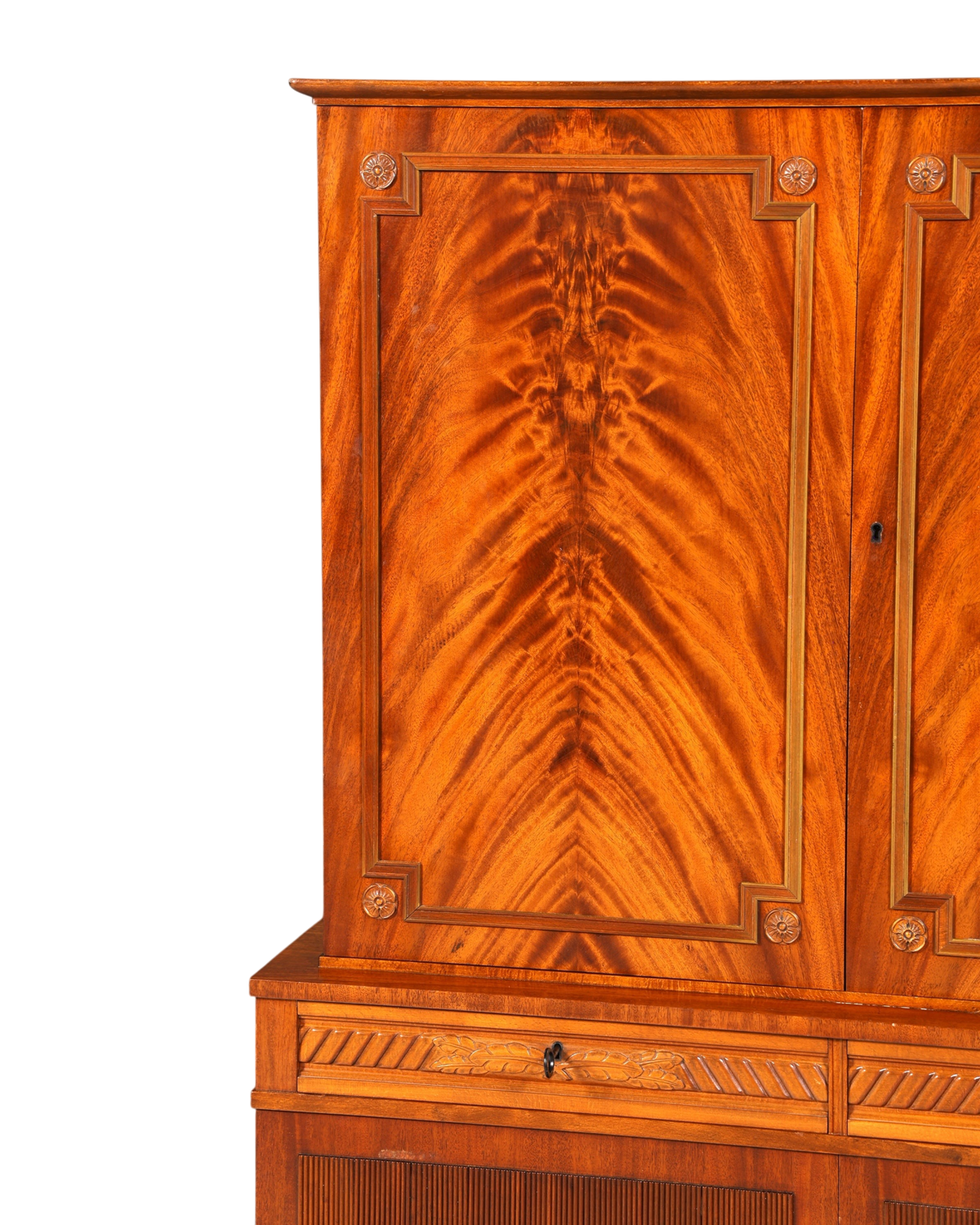 Hauptstadt Möblerei gustavianischer Schrank aus massivem Holz mit detaillierter Maserung und klassischem Design