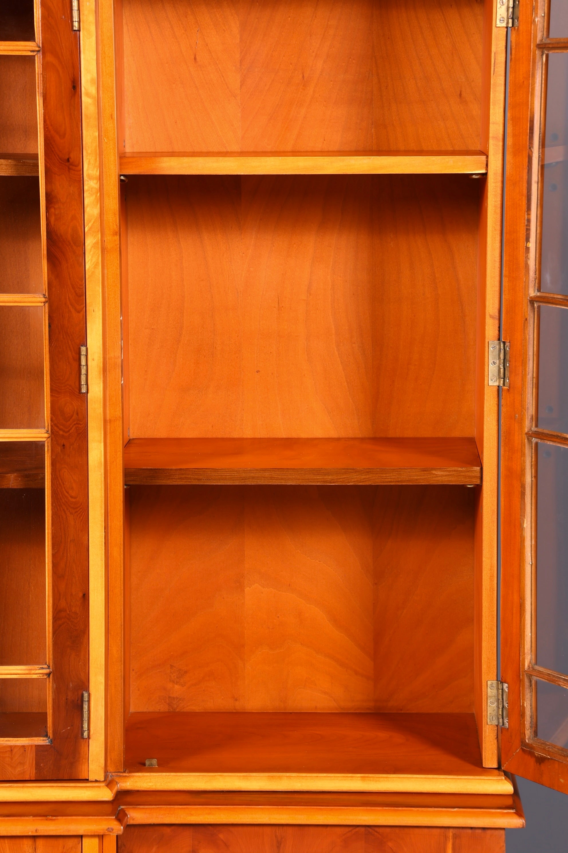Dreamlike English display cabinet, bookcase, buffet, antique style, English yew, glass display case, library