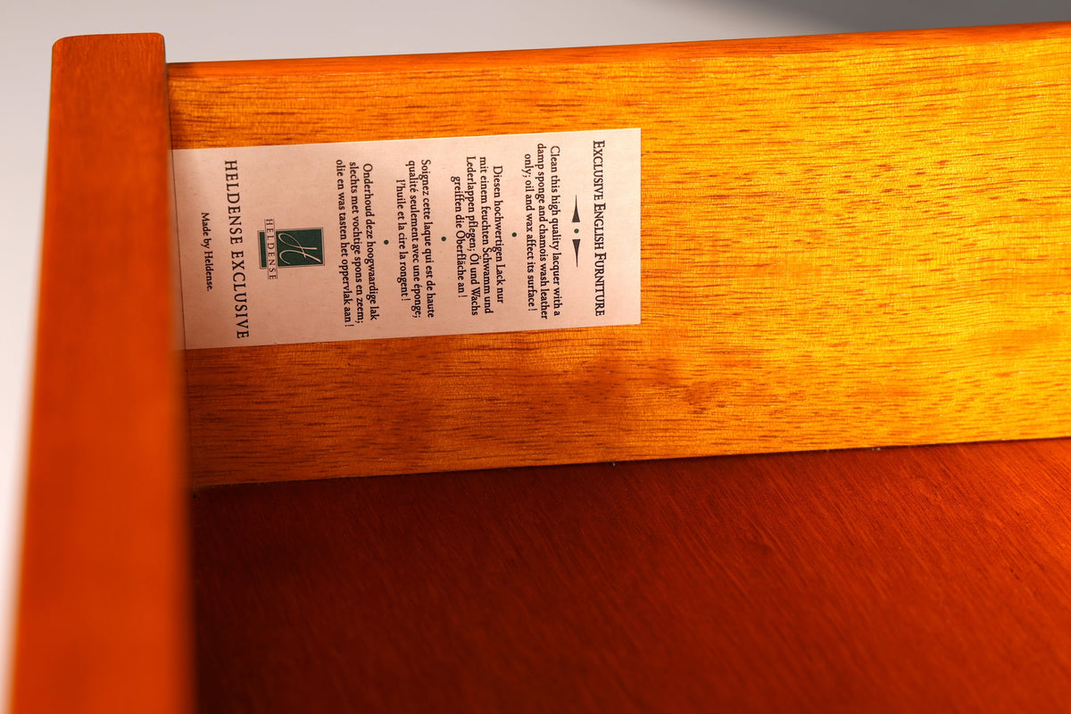 Prachtige originele Heldense vitrine van Engelse taxus, boekenkast, buffetkast, antiek, glazen vitrine, vintage