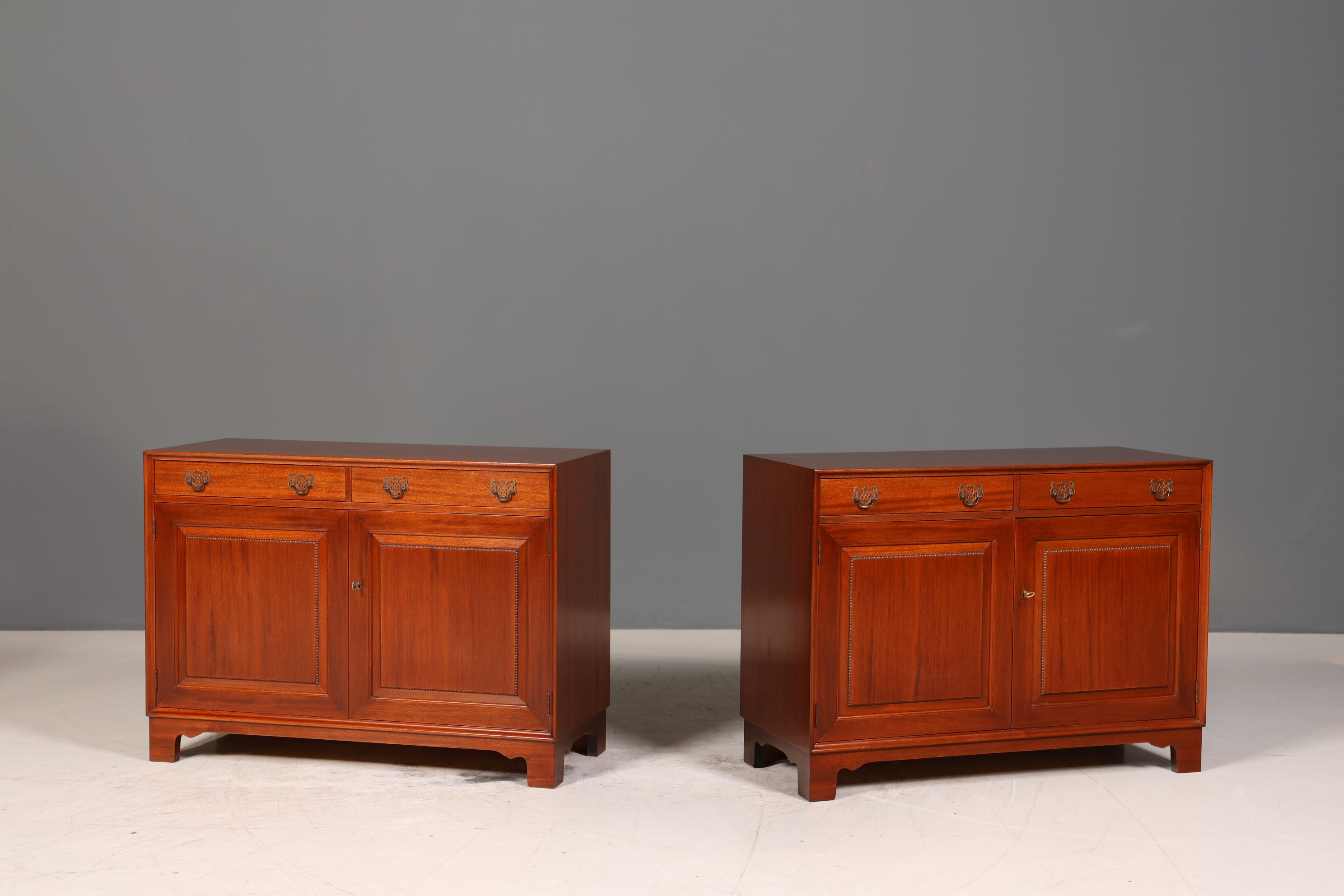 Wunderschöne Englische Kommode Holz TV Schrank echt Holz Antik Sideboard 2 von 2