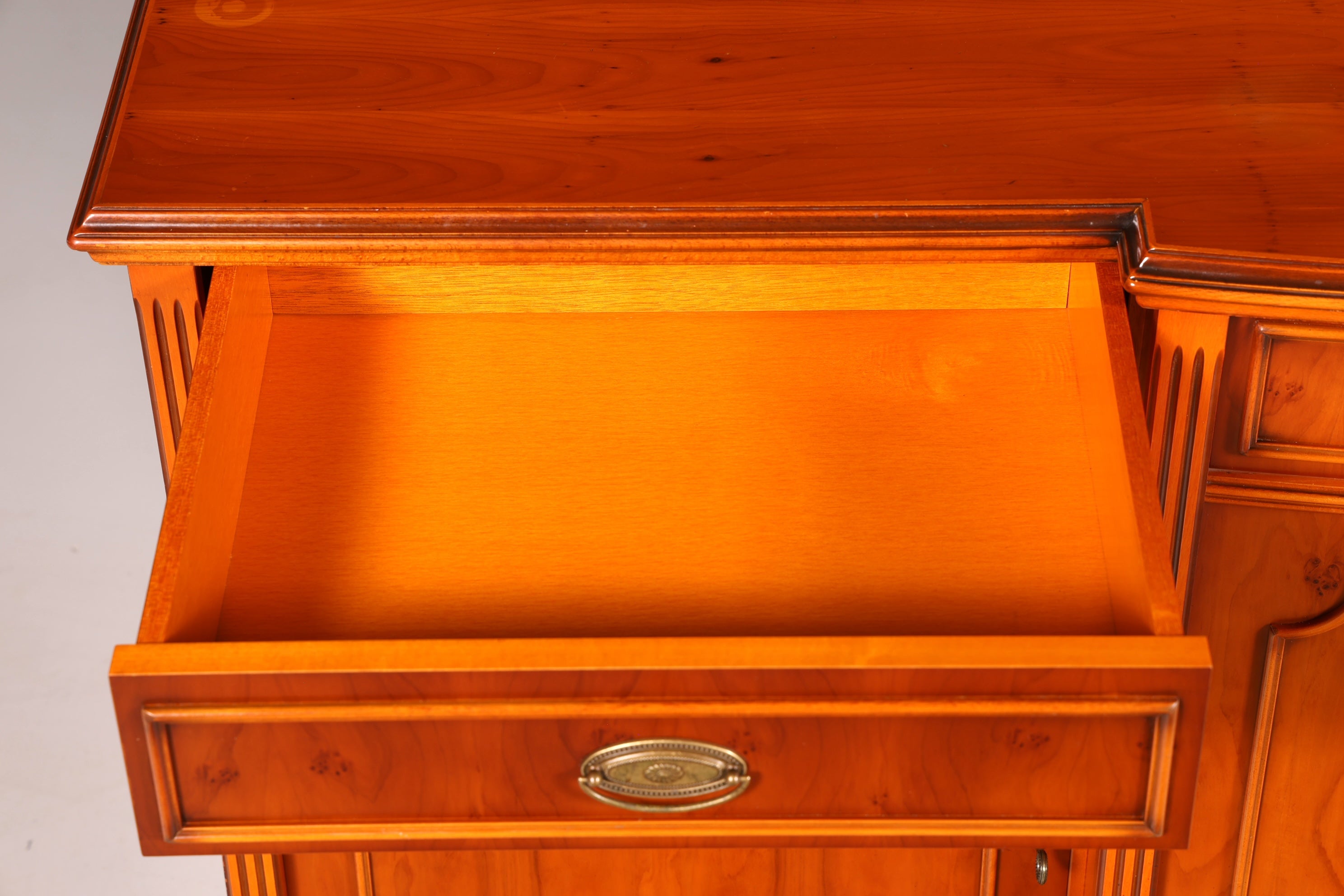 G214 Finish cm Wunderschönes Englisches Sideboard Eibe Schrank Antik Stil Buffetschrank Kommode (Kopie)