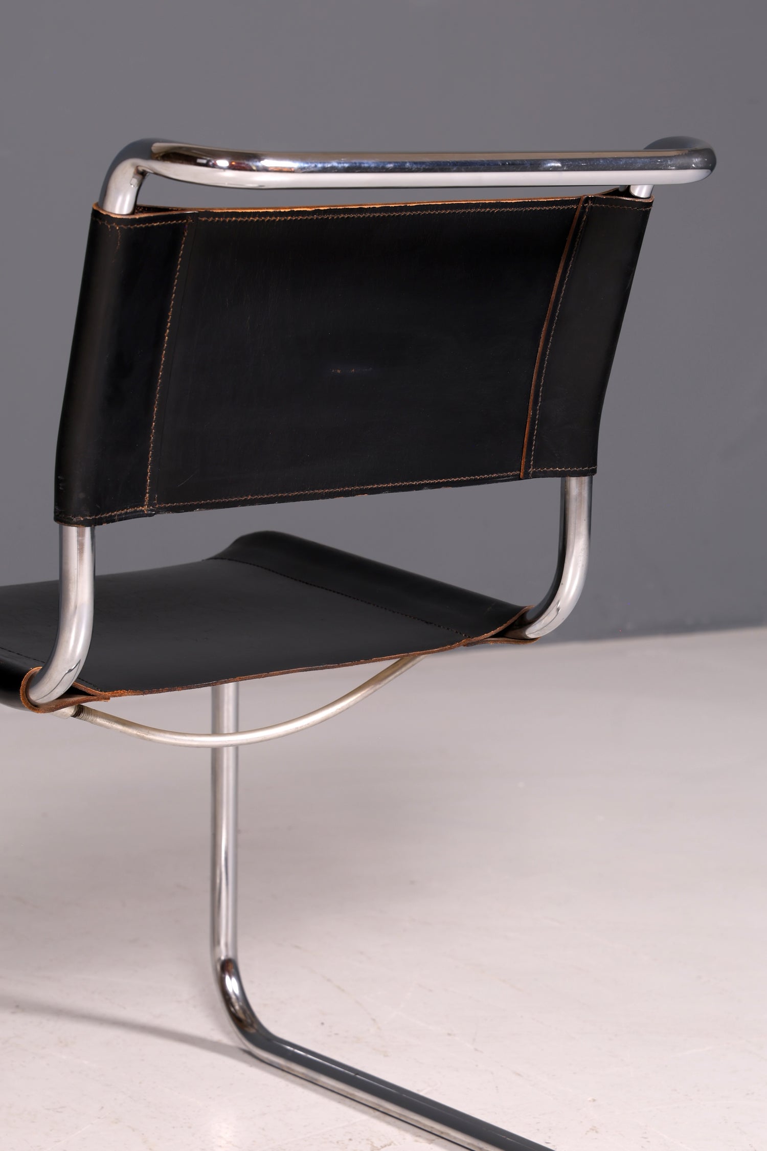 Edler Original Thonet Freischwinger Stuhl Chrom Leder Schwarz Bauhaus Designklassiker Kragstuhl Esszimmer Stuhl Vintage 2 von 2