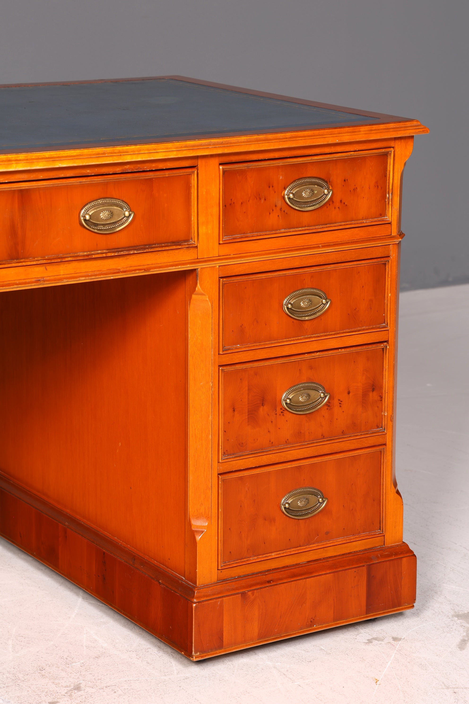 Wunderschöner Original Heldense Englischer Schreibtisch Eibe Echt Lederauflage Bürotisch Office Desk