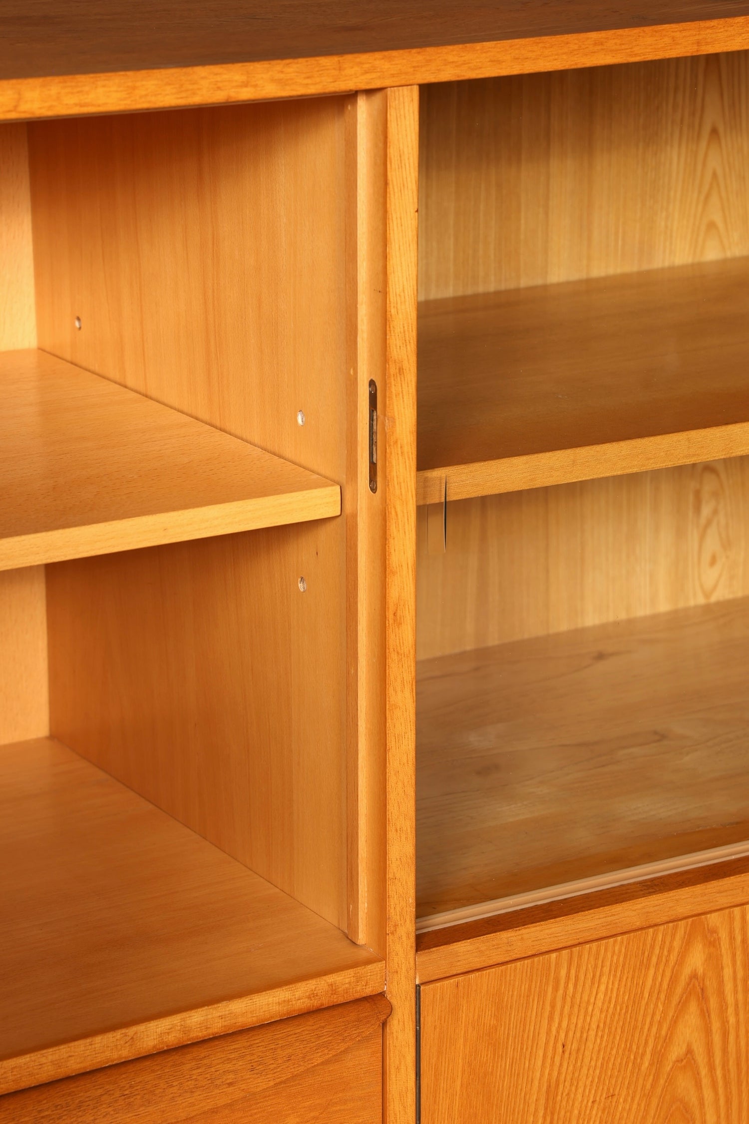 G246 Finish Traumhafter Mid Century Highboard Retro Vitrine 60er Jahre Schrank Kommode (Kopie)