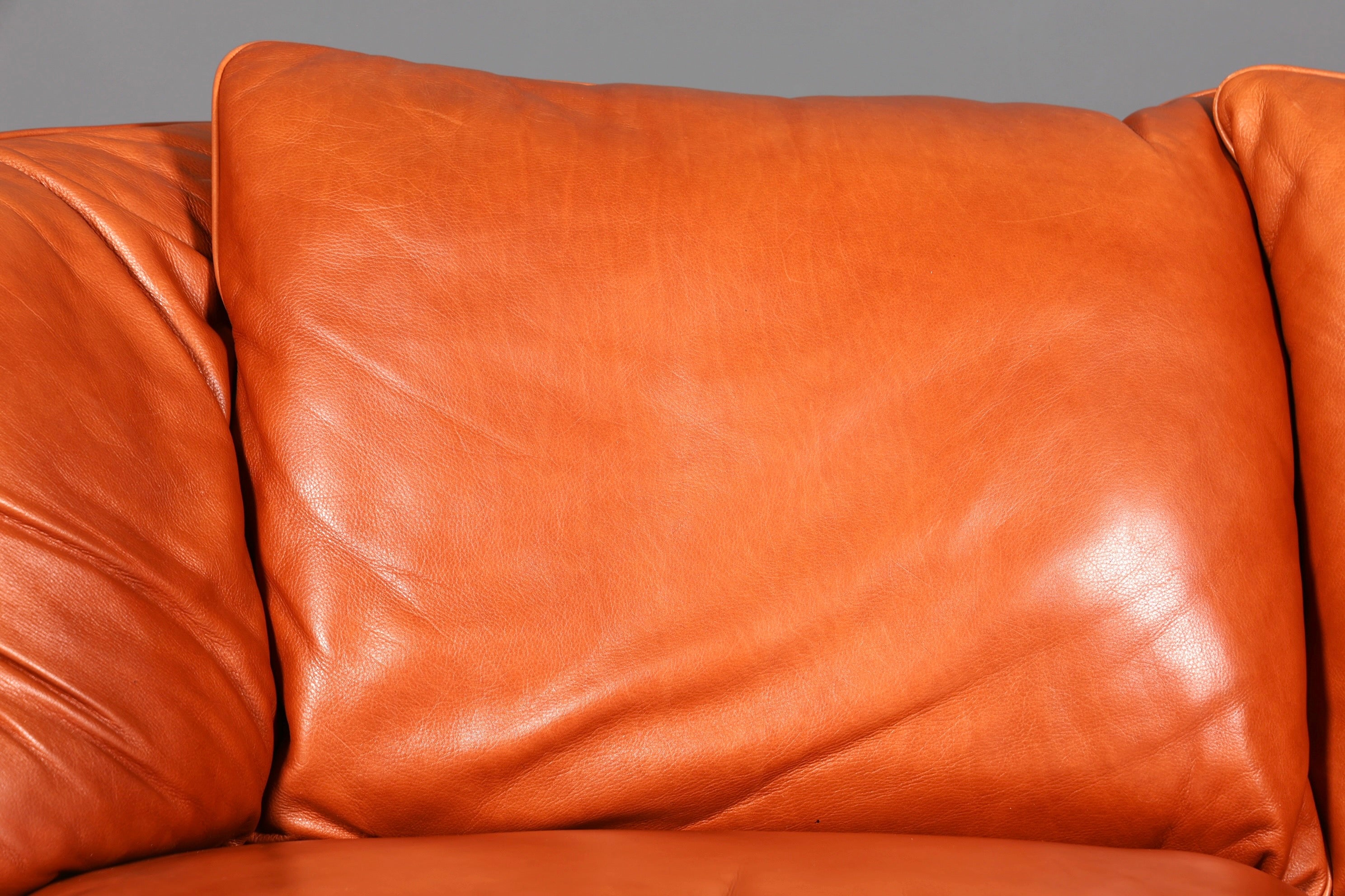 Wunderschönes Chesterfield Design Sofa Englisches echt Leder Couch Cognac Lounge Sofa