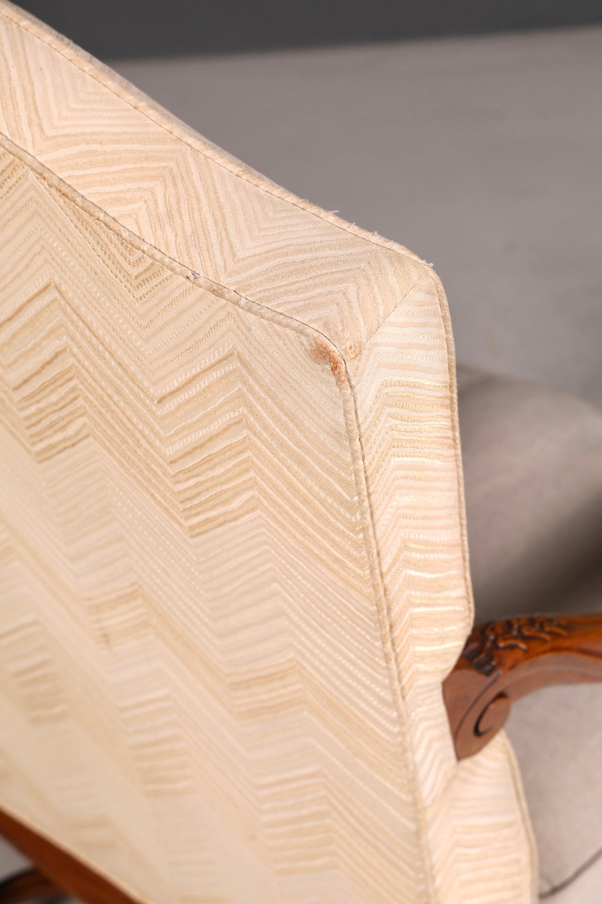 Elegante Louis-Philippe-fauteuil met armleuningen uit de Gründerzeit, antieke fauteuil, gestoffeerde fauteuil, 1 van 2