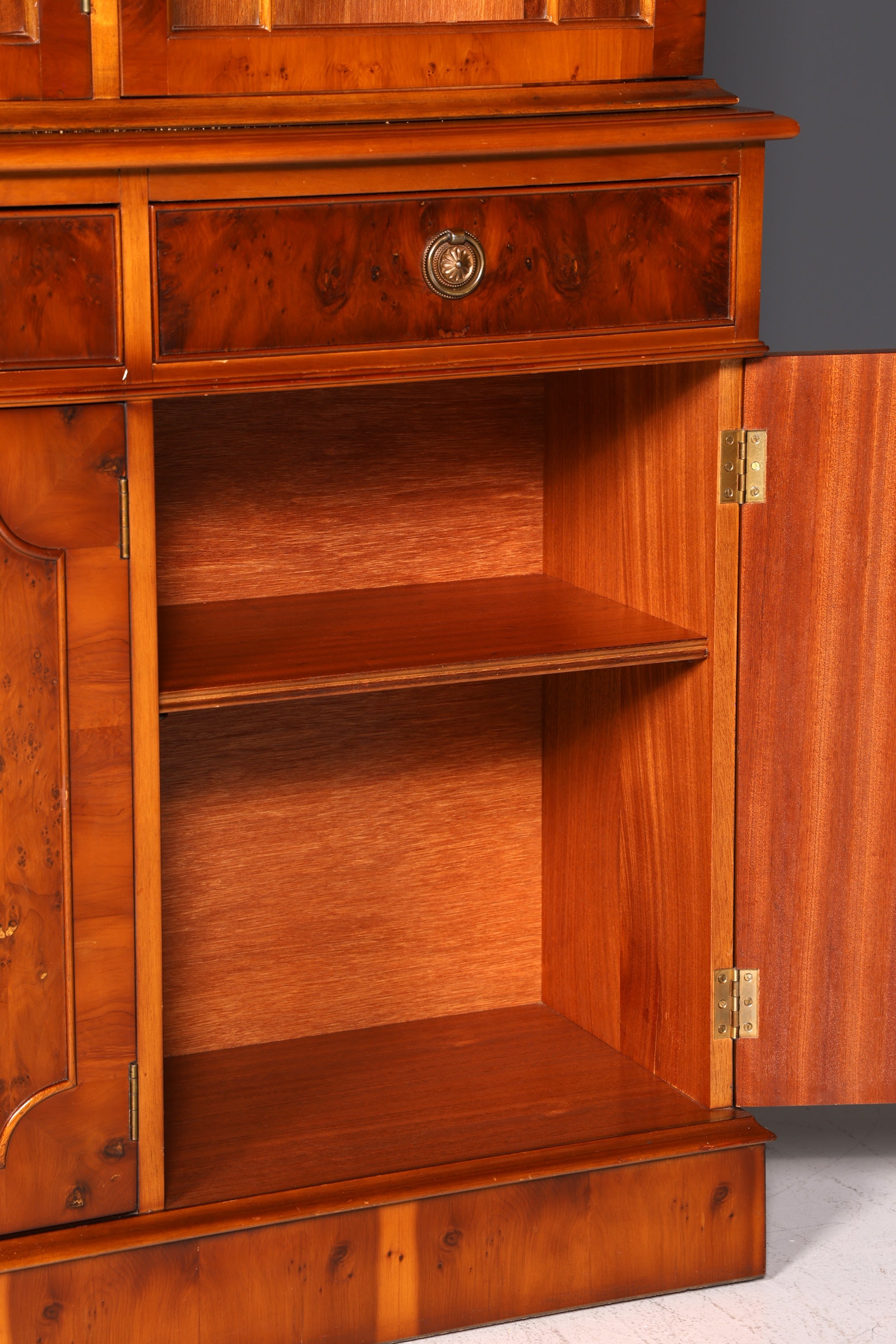 Wunderschöne Englische Vitrine Bücherschrank Buffet Englisch Glasvitrine Bibliothek Vitrinenschrank