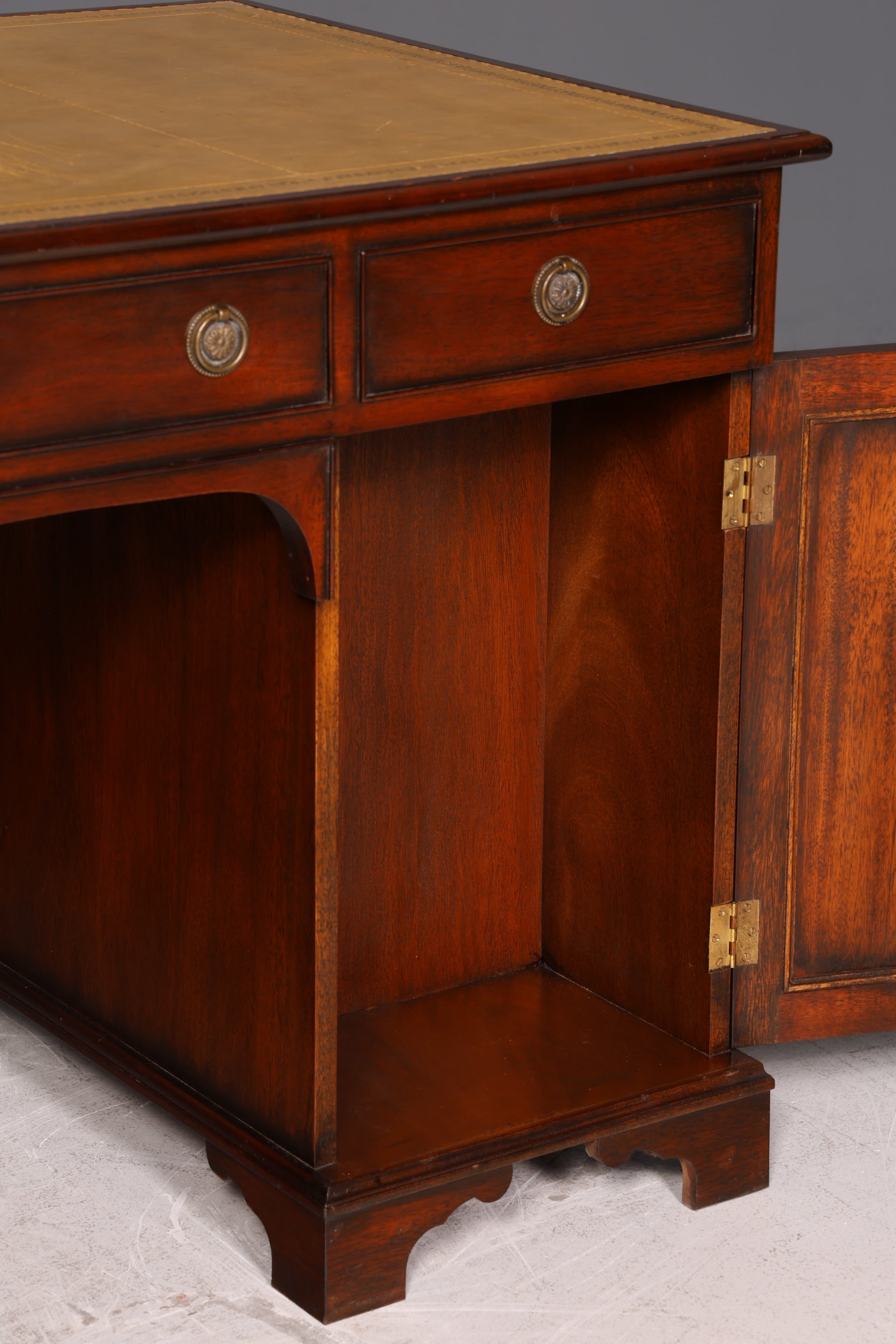 Wunderschöner Englischer Schreibtisch Echt Lederauflage Bürotisch Office Desk Chefschreibtisch