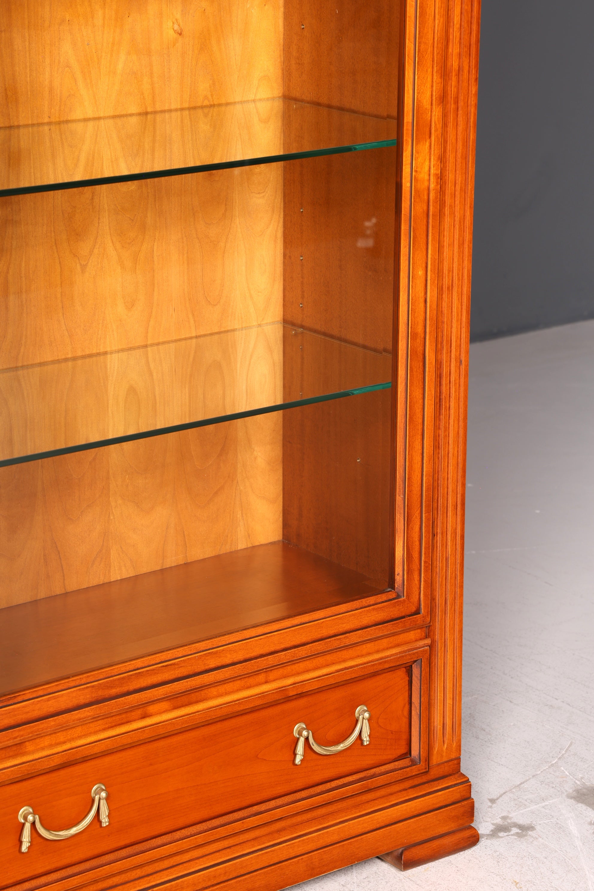 Traumhafte Original Selva Vitrine Villa Borghese Antik Stil Glasvitrine Buffet Schrank mit Beleuchtung