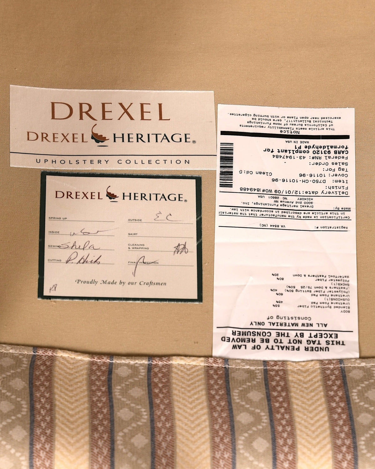 Hauptstadt Möblerei Produktetikett von Drexel Heritage mit detaillierten Informationen zur Polsterung und Herstellung