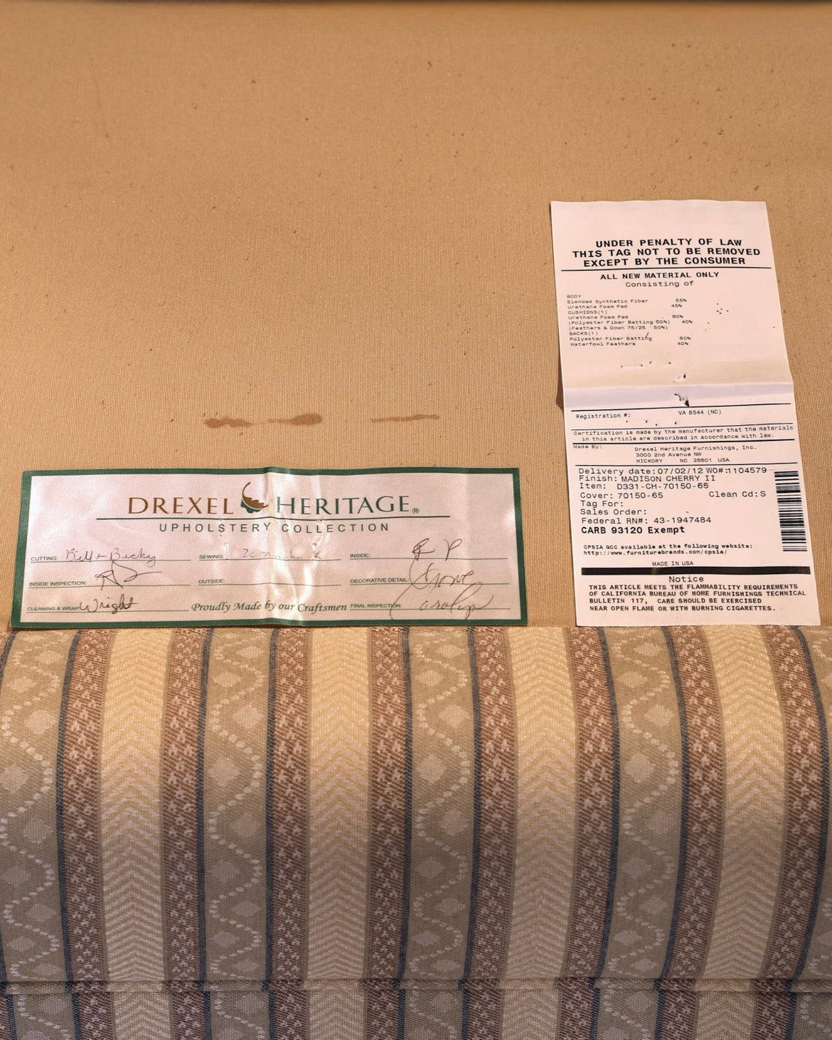 Hauptstadt Möblerei Drexel Heritage Sofa Etikett mit Materialzusammensetzung und Herstellungsdetails