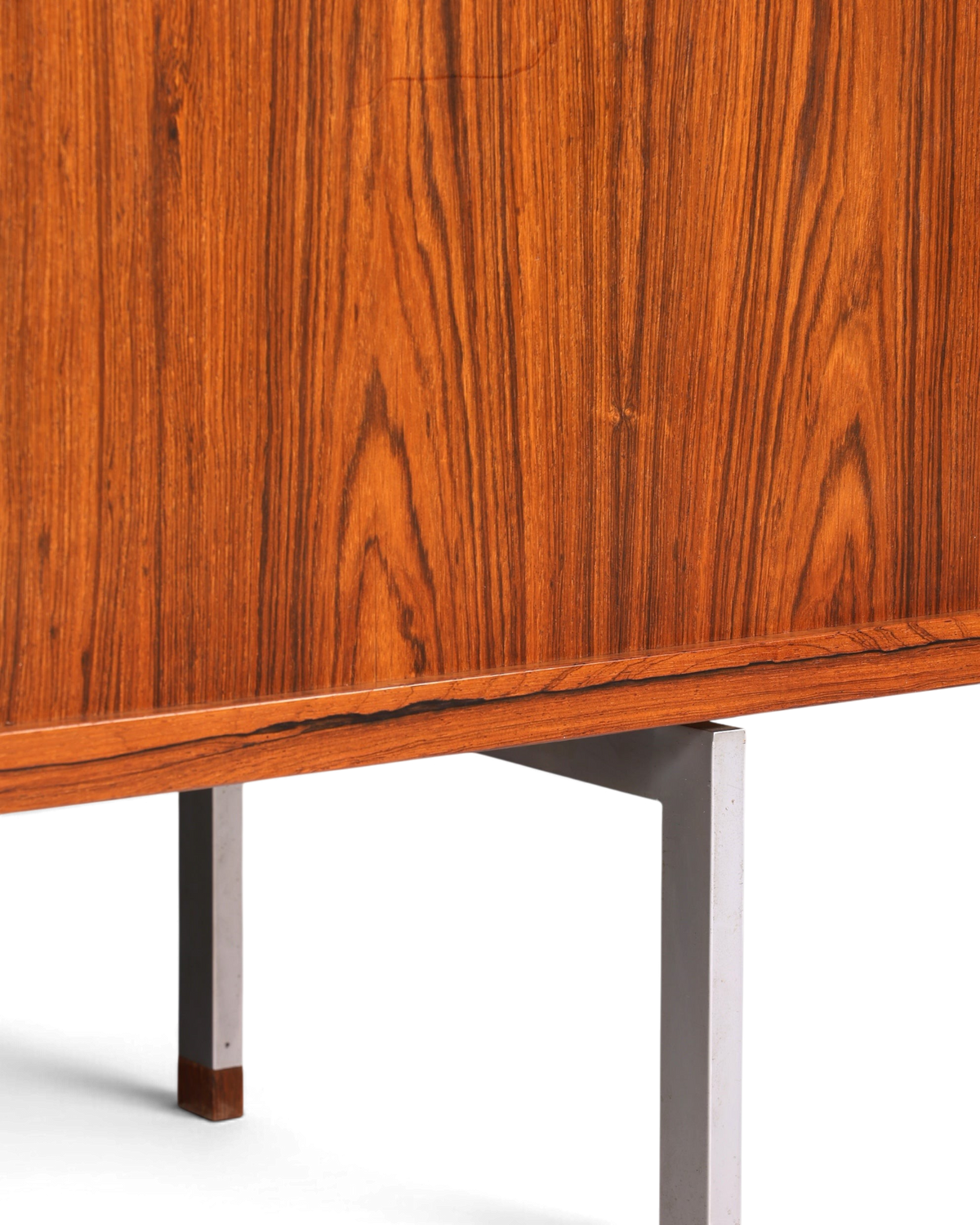 Beeindruckendes Original Hans J. Wegner für RY Møbler Modell RY 25 Sideboard Palisander Holz TV Kommode Vintage Schiebetür Schrank 2 von 2