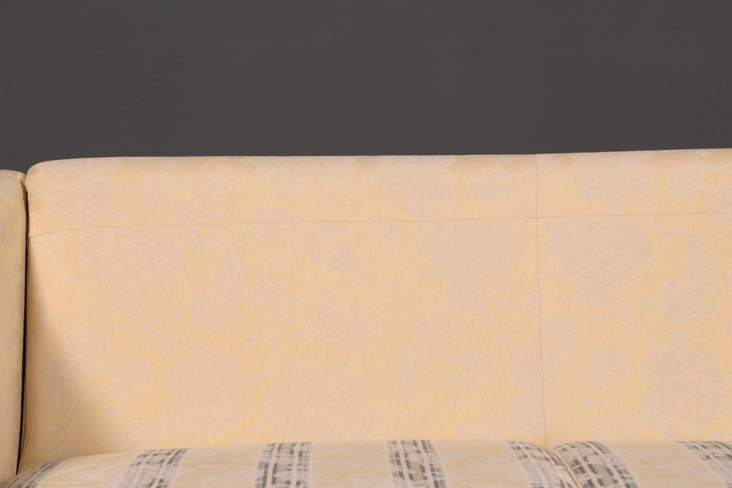 Wunderschönes Landhaus Sofa mit Hocker Englischer Stil Creme 2-Sitzer Couch Stoff Polstersofa Landhausstil Zweisitzer