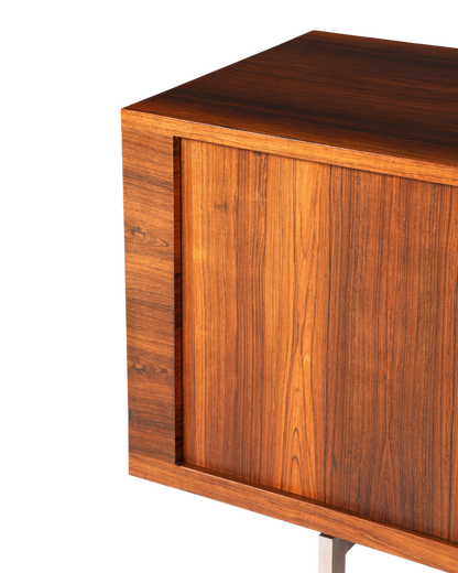 Beeindruckendes Original Hans J. Wegner für RY Møbler Modell RY 25 Sideboard Palisander Holz TV Kommode Vintage Schiebetür Schrank 1 von 2