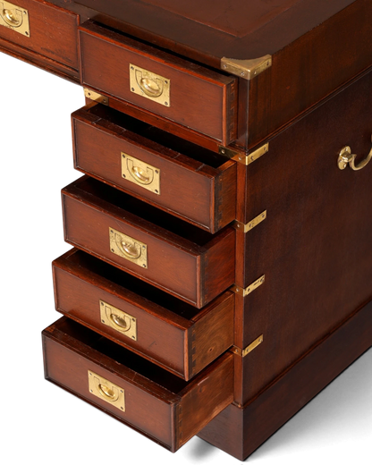 Hauptstadt Möblerei maritimer Military Chest Schreibtisch aus dunklem Holz mit Messingbeschlägen und Lederauflage