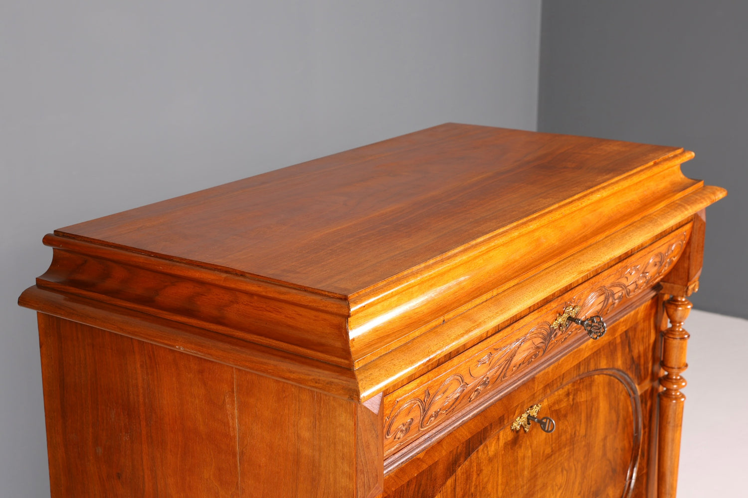 Wunderschöner Louis Philippe Sekretär um 1870 Vertiko Nussbaum Highboard Kommode Sekretär Schrank