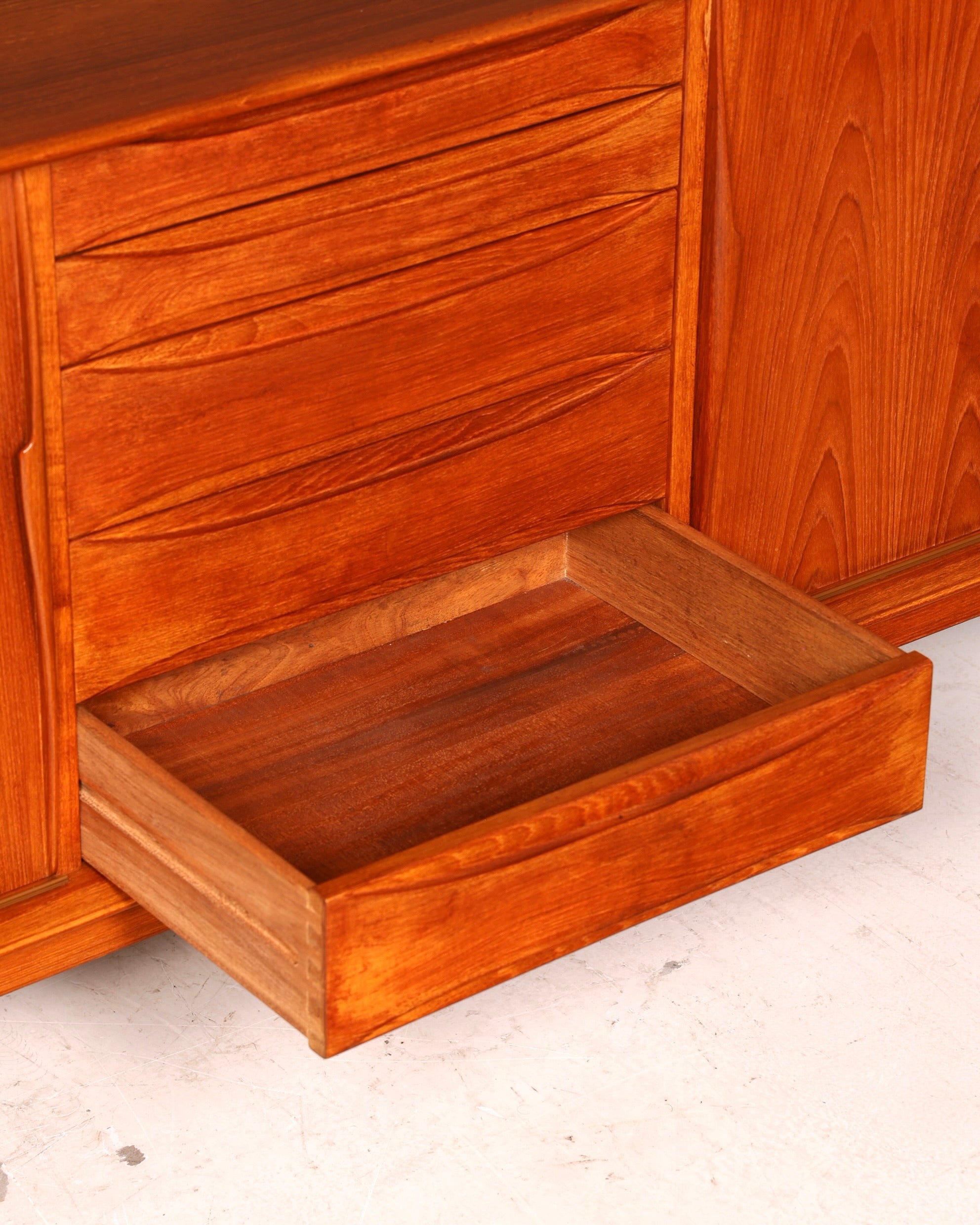 Prachtig Dyrlund-dressoir van teak, Deens mid-centurydesign, vintage kast en commode
