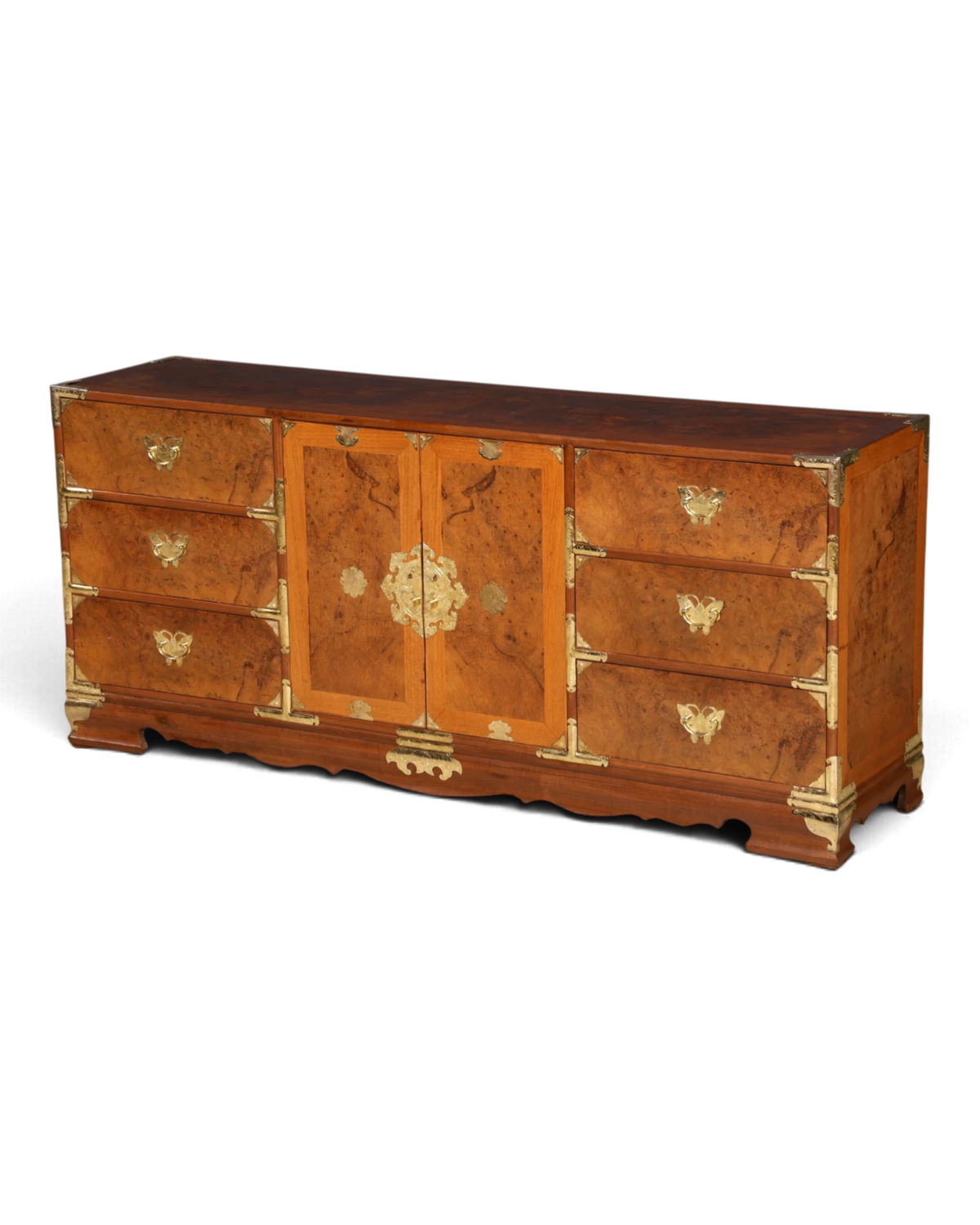 Prachtig Aziatisch dressoir in Koreaanse stijl, ladekast en buffetkast met vlinderbeslag, vintage