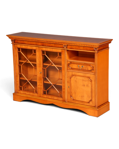 Hauptstadt Möblerei H962 Sideboard aus honigfarbenem Holz mit verglasten Türen und dekorativen Schnitzereien