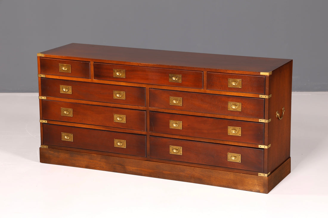 Droomachtig maritiem dressoir, Engelse scheepskast, militaire ladekast, antieke kast van massief hout