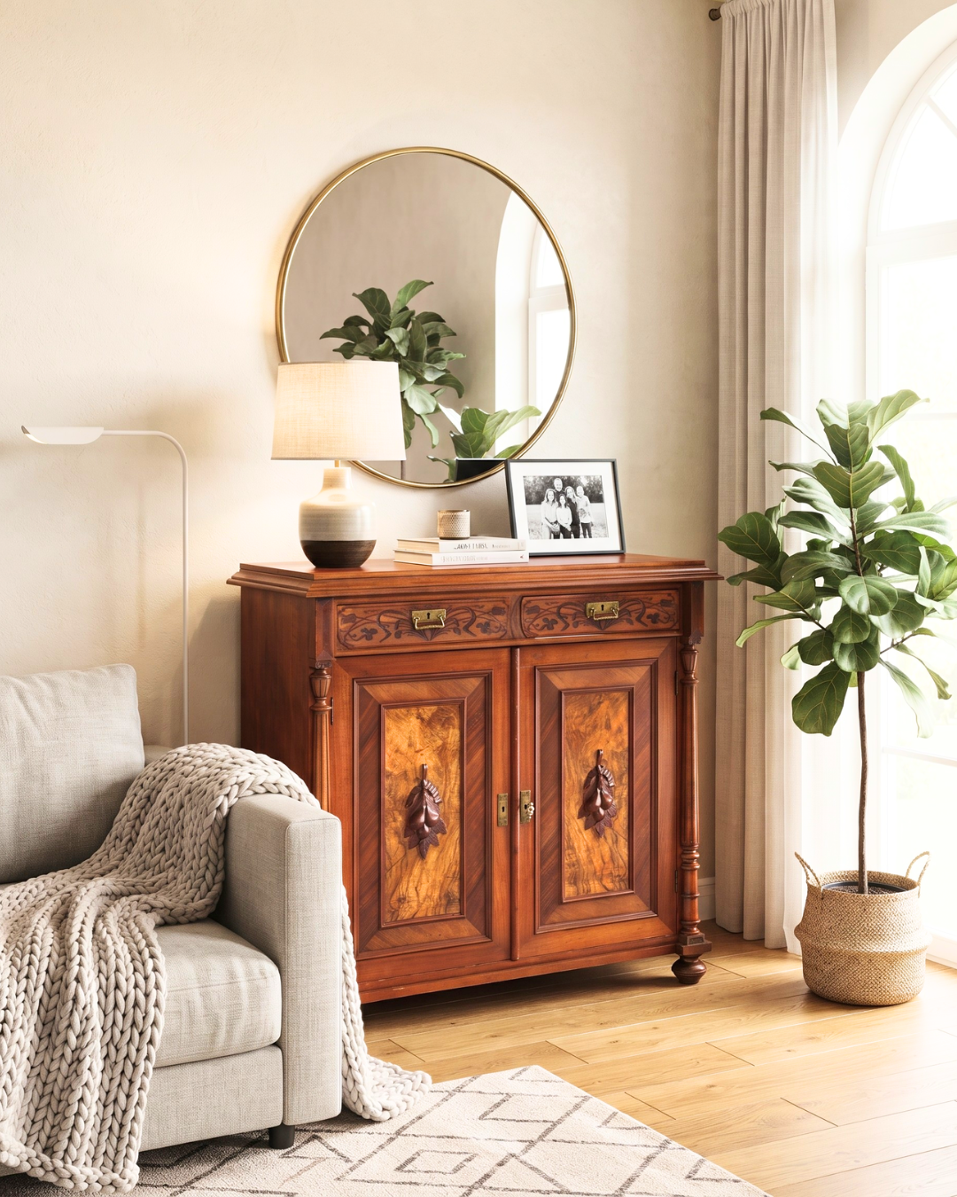 Prachtige Gründerzeit Kast Notenhout Houtsnijwerk Halfkast Ladekast Antiek Dressoir Buffet Vintage