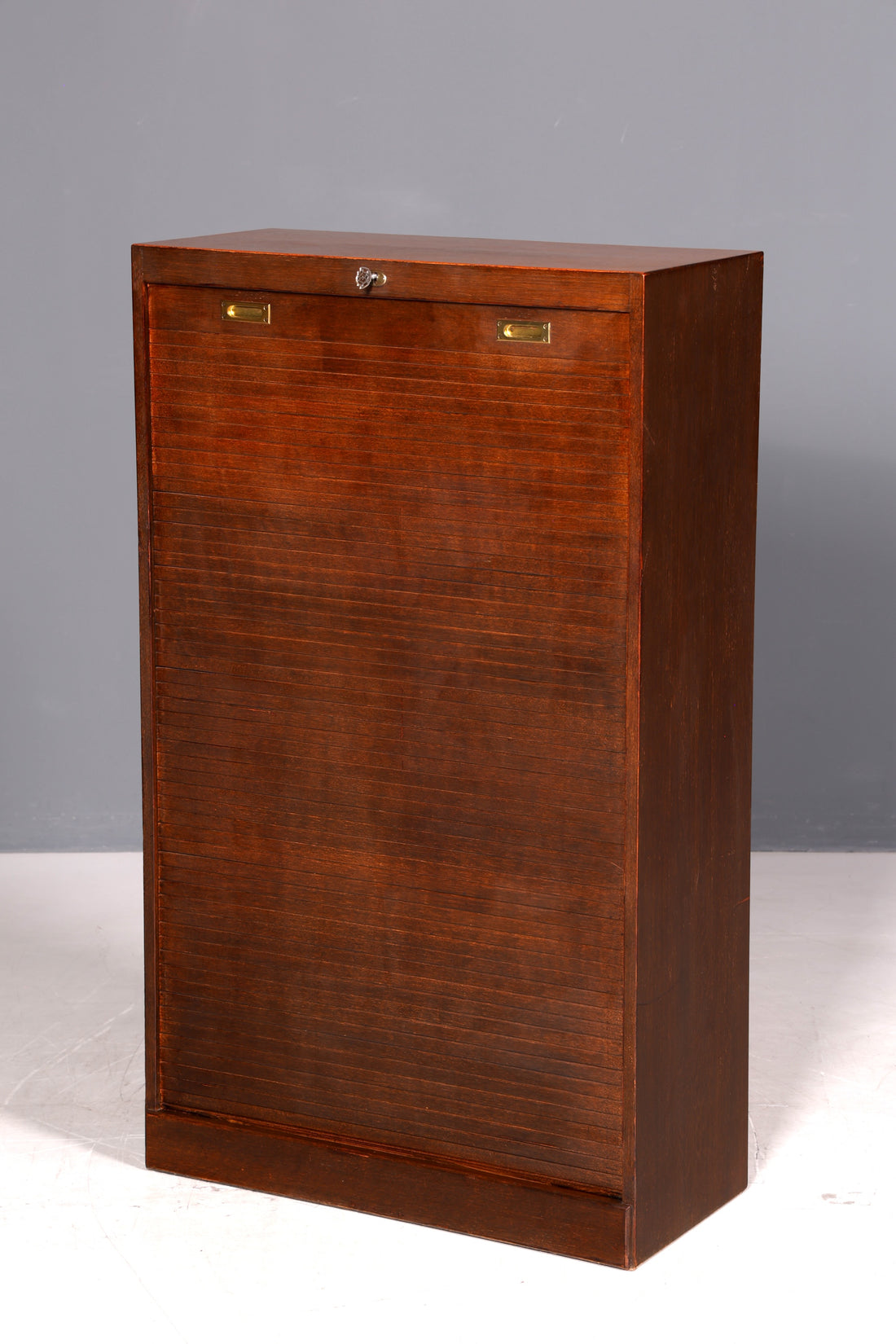 Schlichter Mid Century Rollladenschrank Bauhaus Apothekerschrank Art Deco Aktenschrank Büroschrank