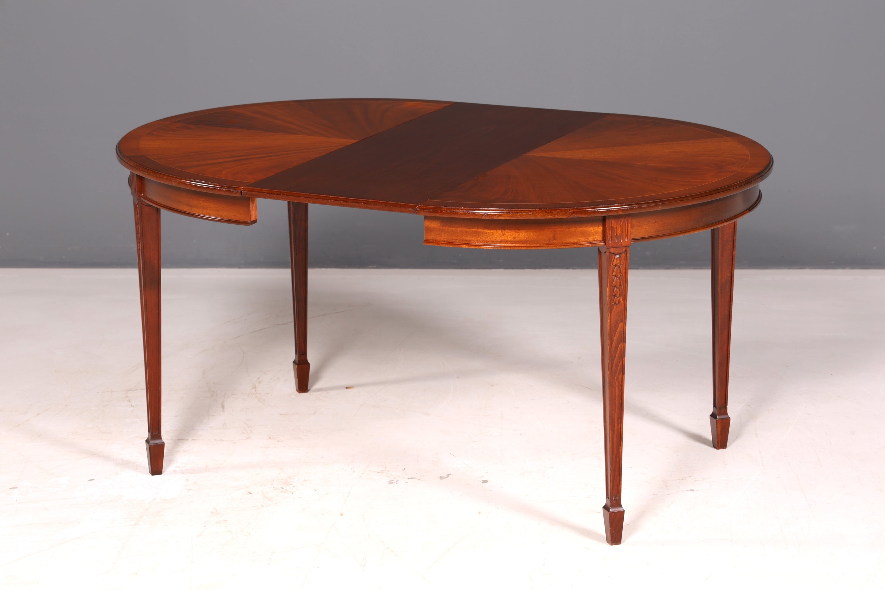 Prachtige Engelse tafel, uitschuifbare eettafel van mahonie, antiek, jaren 60, keukentafel, ovaal