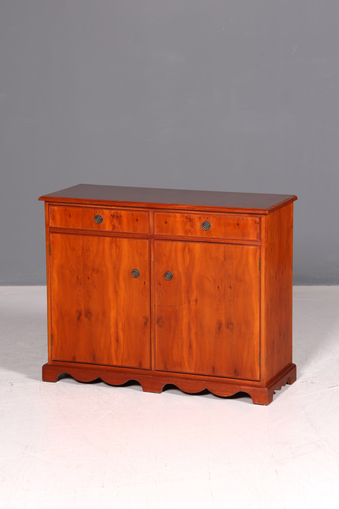 Prachtige Engelse kast ladekast taxus dressoir buffetkast vintage