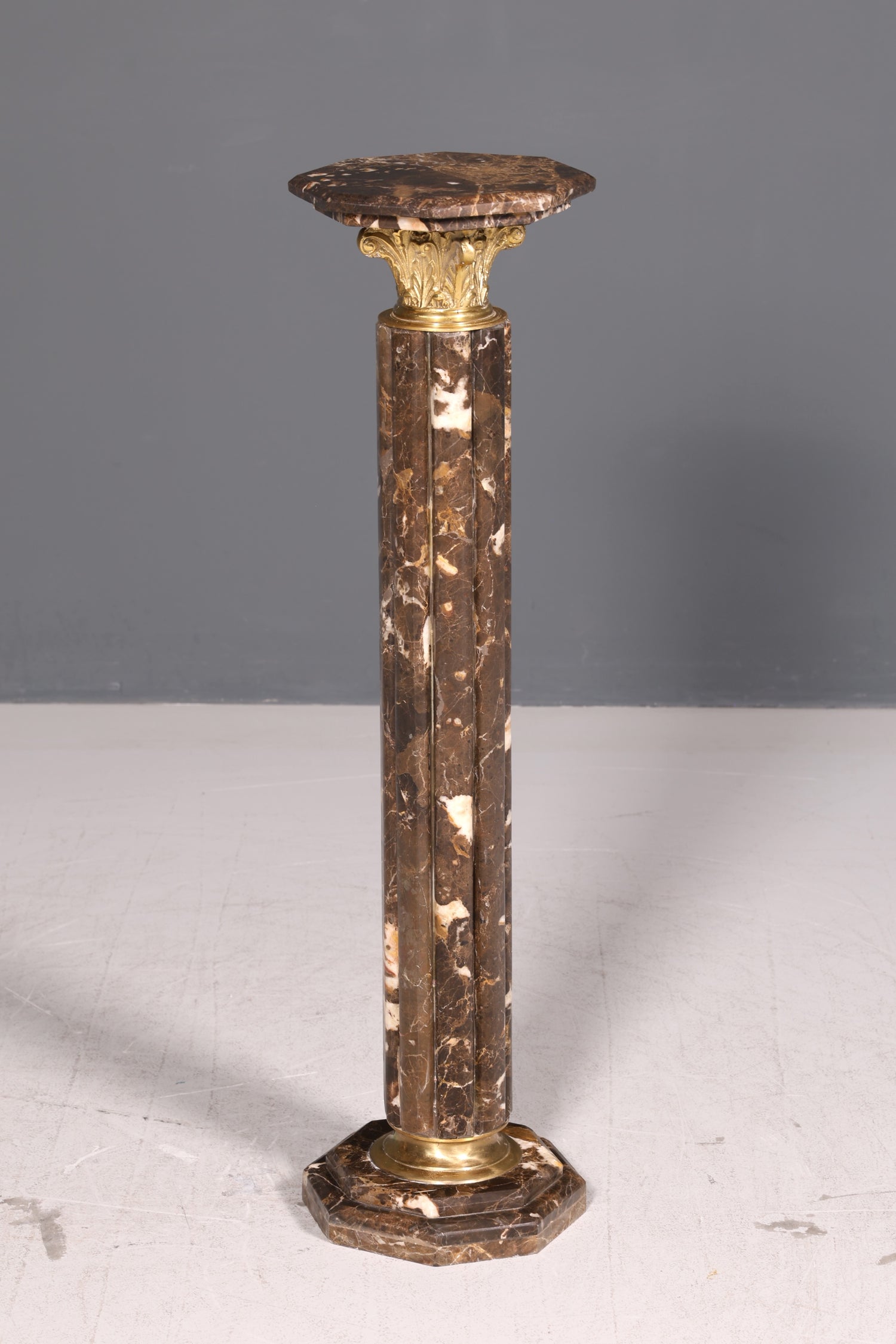 Stilvolle Barock Stil Säule Louis XV Marmor Blumensäule Naturstein Sockel Ablage