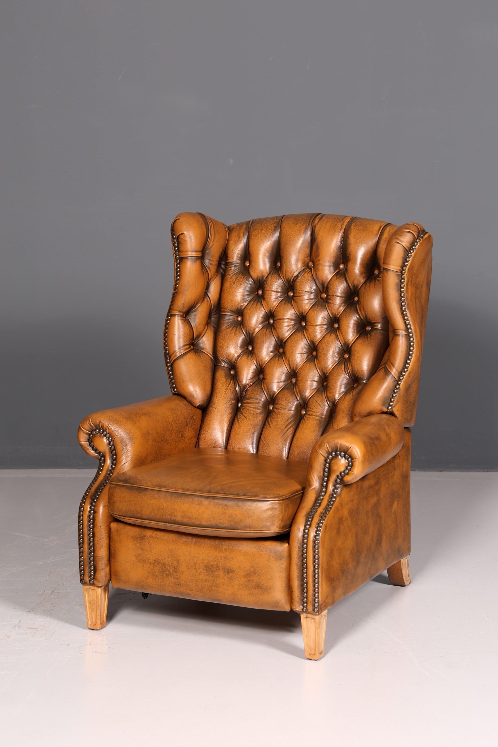 Original Chesterfield Ohrensessel Echtleder Englisch Herrensessel Ledersessel Weichleder Liegefunktion Antik Vintage