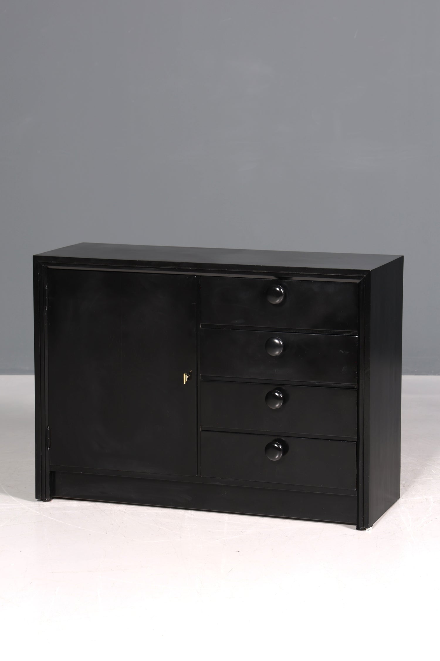 Beautiful Art Deco style sideboard circa 1940, chest of drawers, cabinet