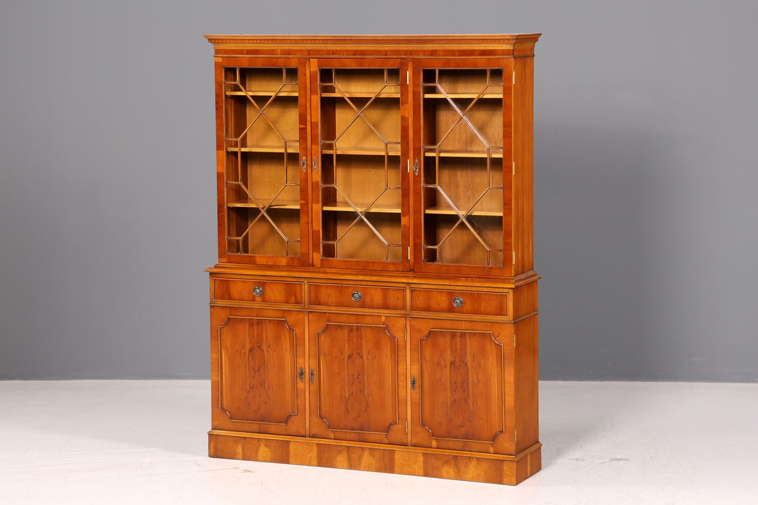 Prachtige Engelse vitrinekast van taxushout, boekenkast, glazen kast, buffetkast, bibliotheekkast, antiek, vintage