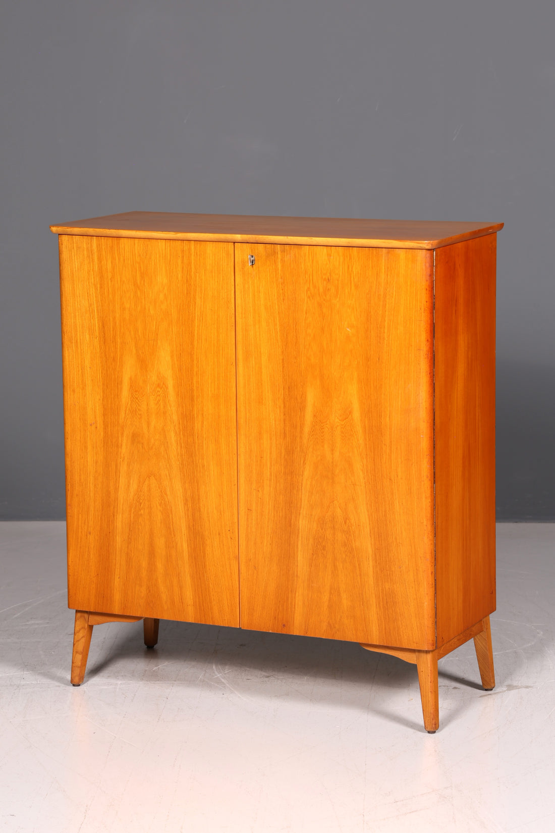 Prachtige Mid Century kast jaren 60 vertiko highboard linnenkast archiefkast ladekast echt hout vintage
