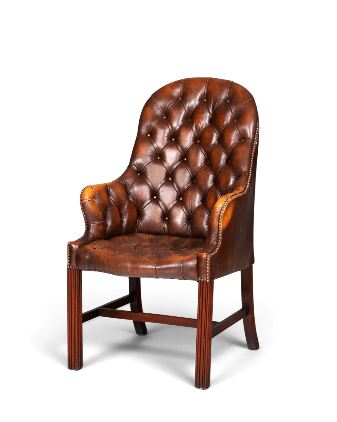 Hauptstadt Möblerei Chesterfield Armlehnstuhl aus braunem Echtleder mit klassischer Knopfheftung und Holzbeinen