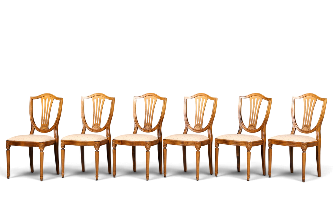 Hauptstadt Möblerei Set aus sechs antiken Esszimmerstühlen im gustavianischen Stil aus Holz mit heller Polsterung