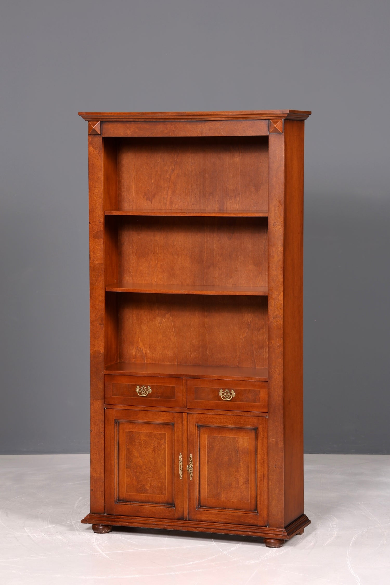 F940 Finish Bücherregal Antik Stil 60s