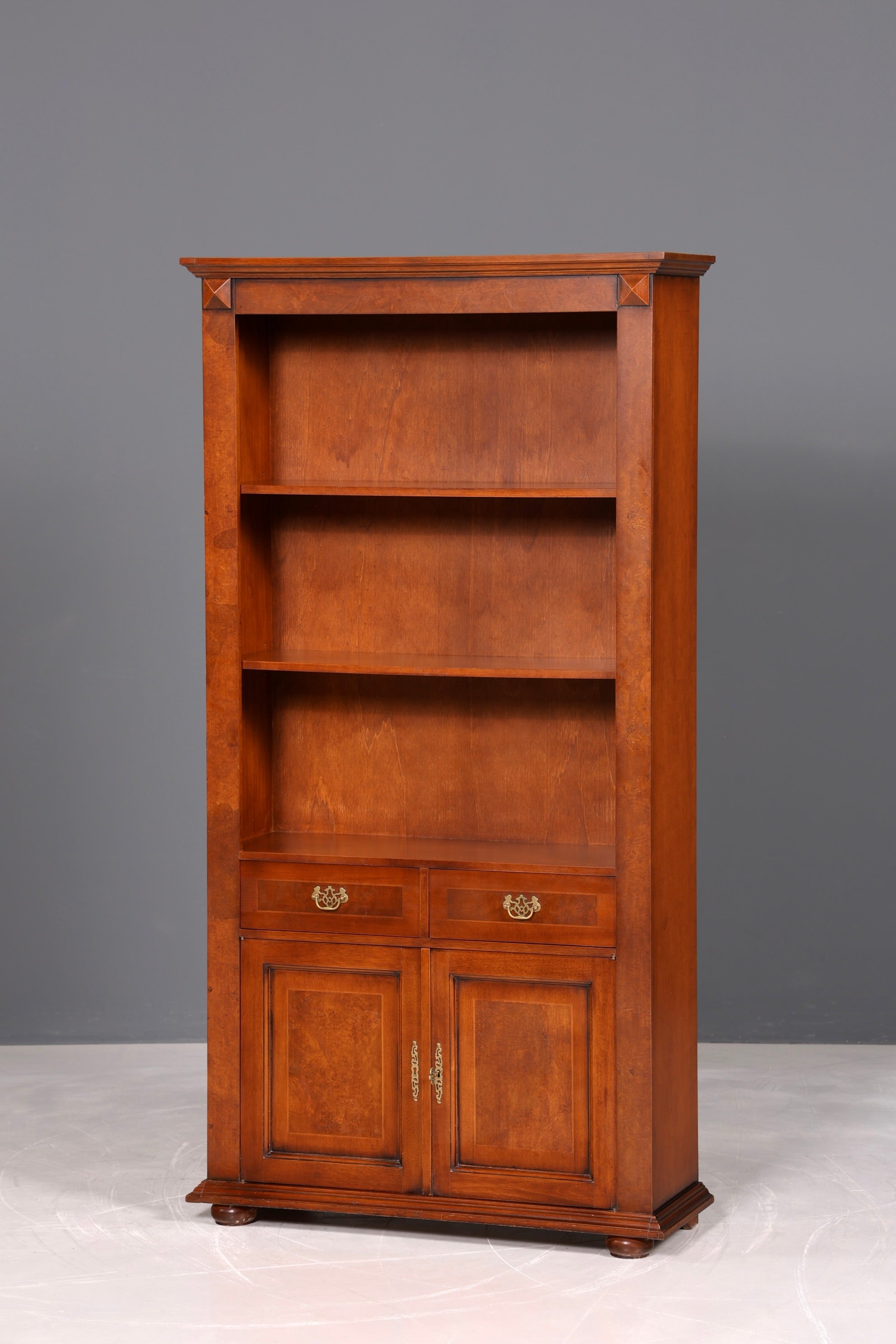 F940 Finish Bücherregal Antik Stil 60s