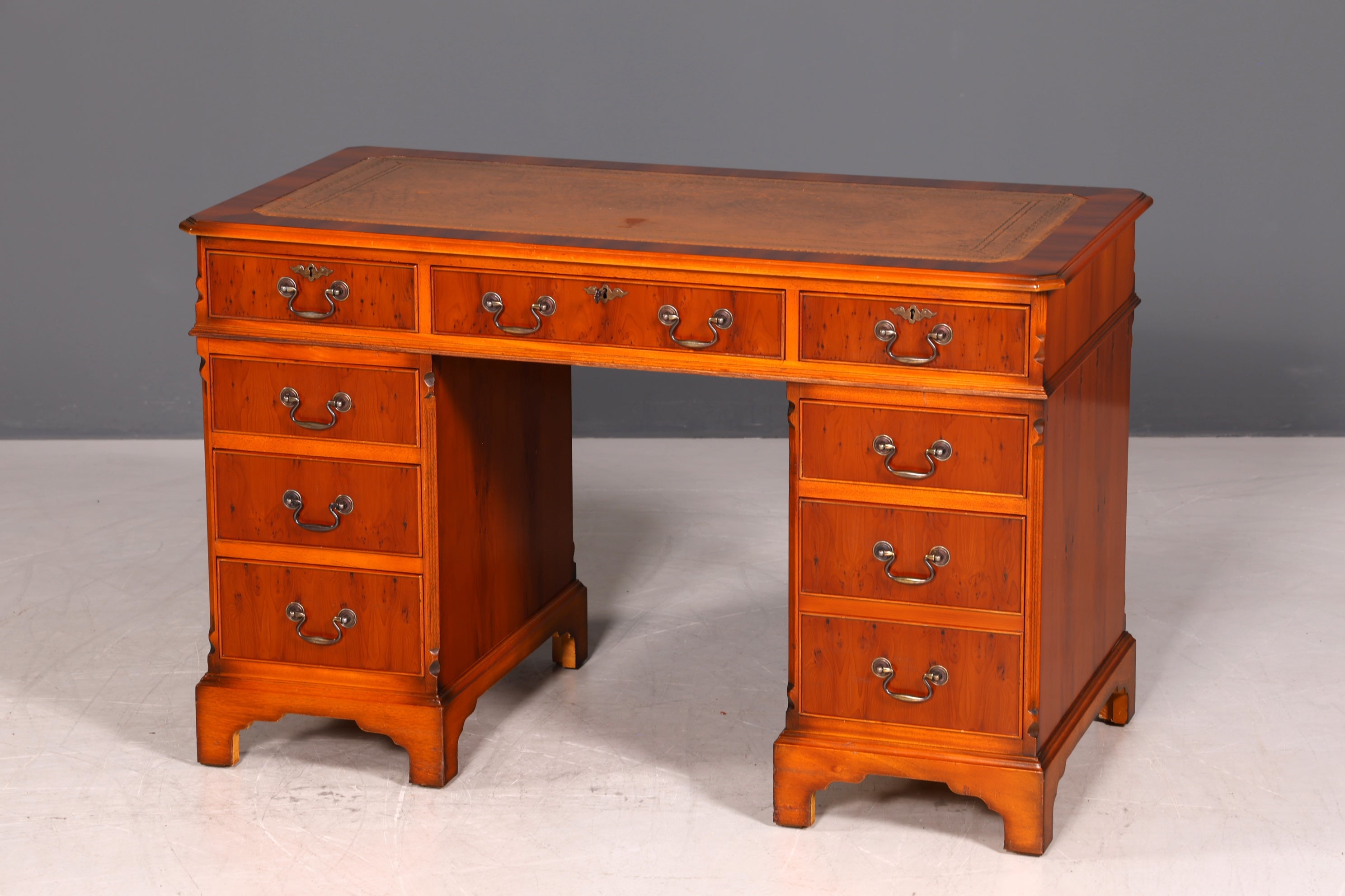 G616 Finish cm Wunderschöner Englischer Schreibtisch Englisch Eibe Desk Leder Auflage Antik Stil Bürotisch Office Desk (Kopie)