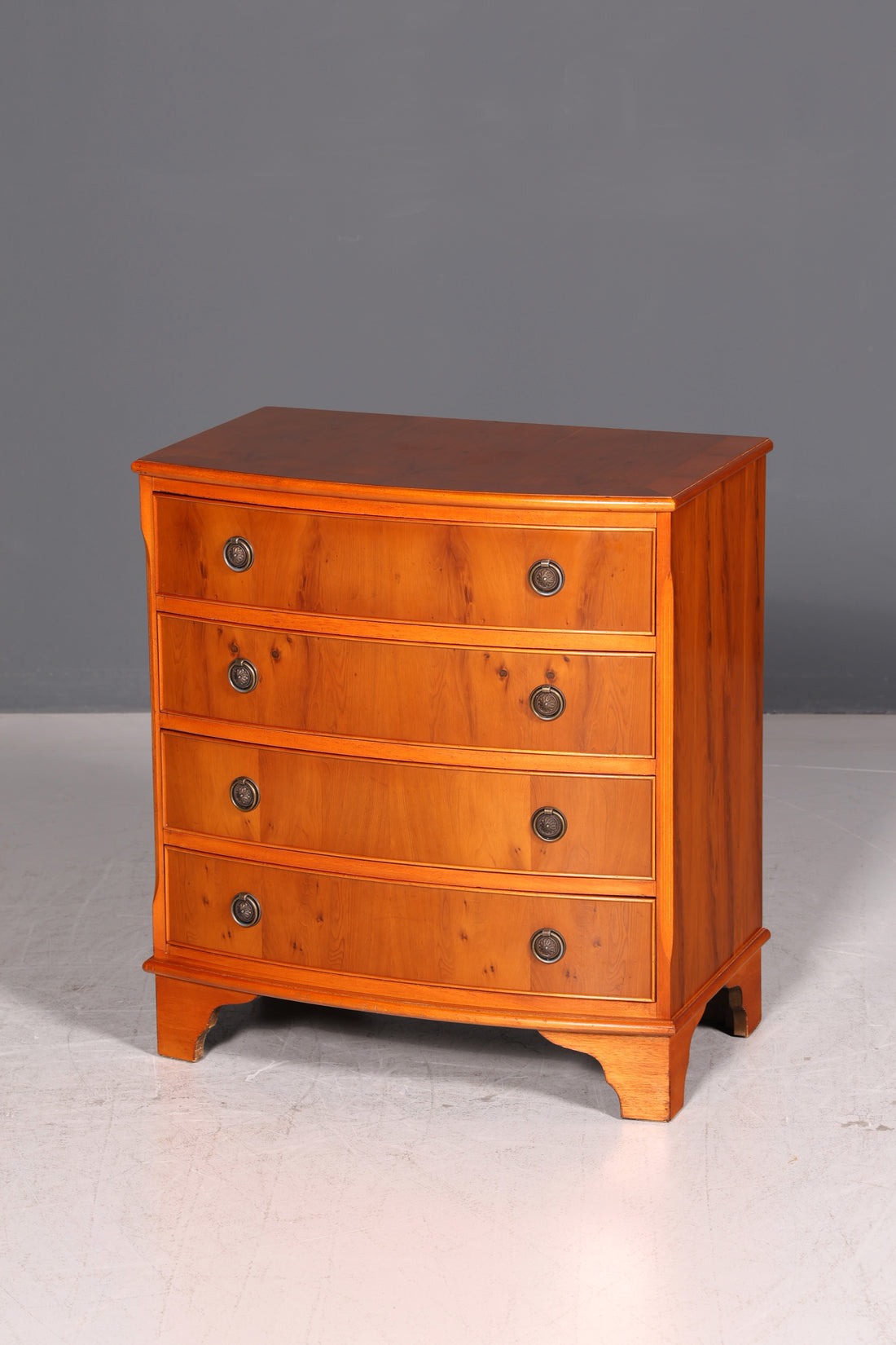 Prachtige Engelse ladekast taxus echt hout kast jaren 60 dressoir vintage