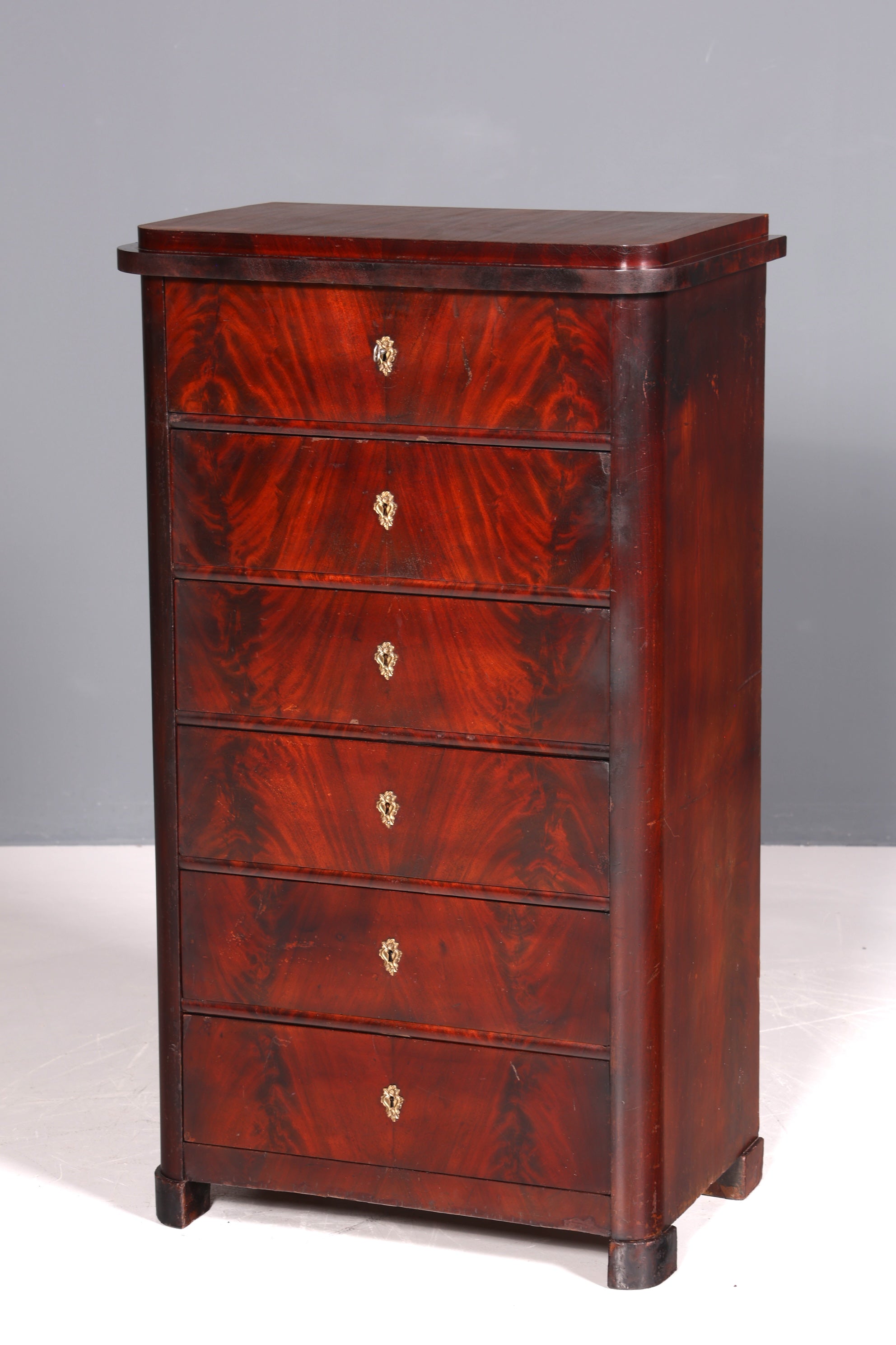 Beautiful Louis Philippe chiffonier circa 1880, Gründerzeit (late 19th-century) vertiko cabinet, Semainier