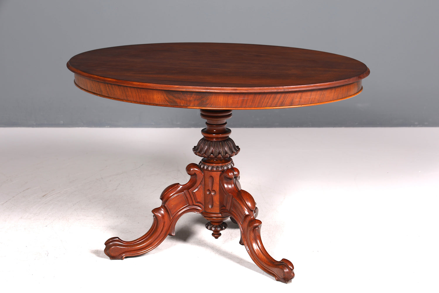 Dreamlike oval Louis Philippe table, Gründerzeit style dining table, antique kitchen table