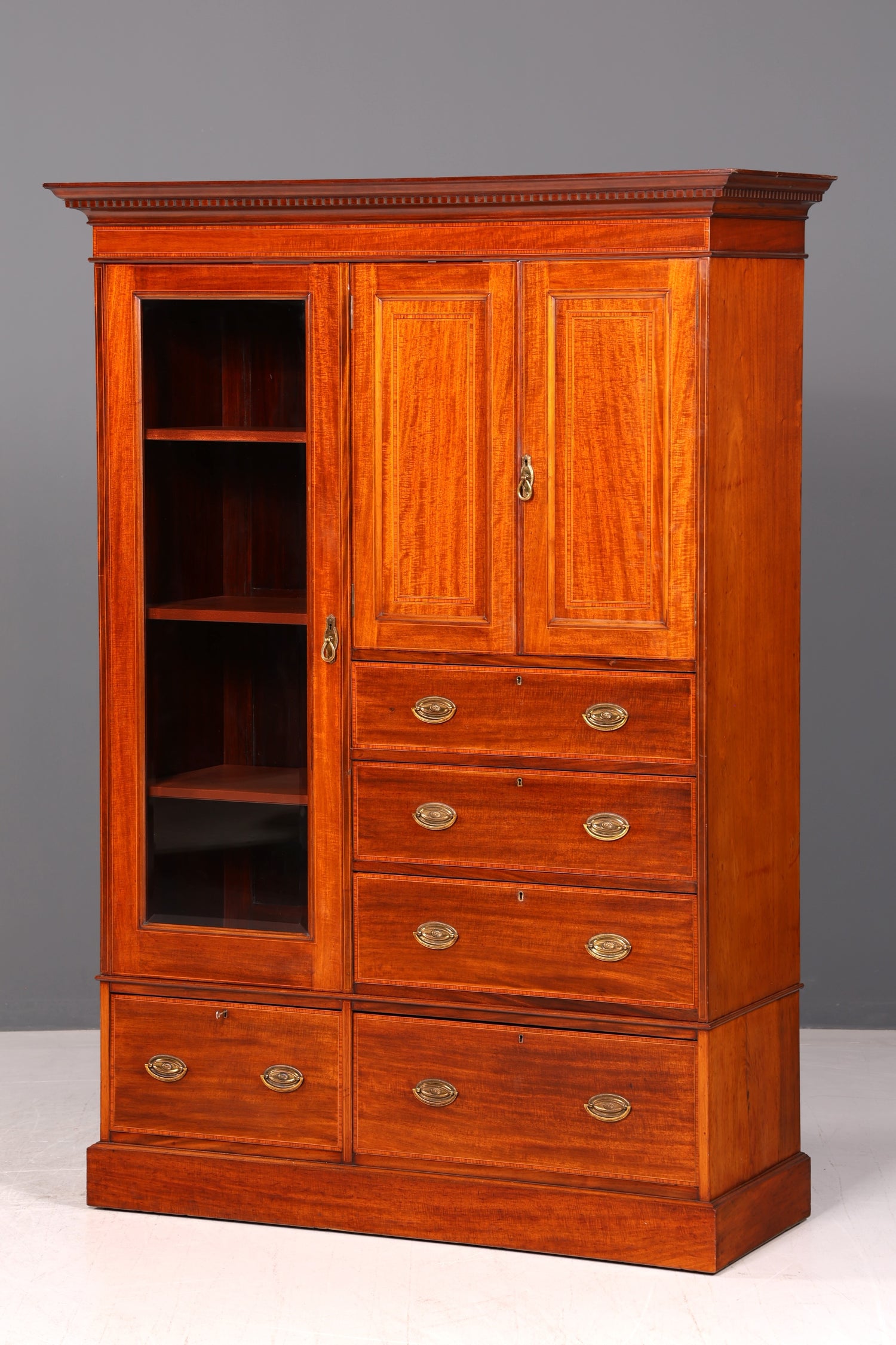 Beeindruckender Antiker Englischer Vitrine Kleiderschrank Wäscheschrank Dielenschrank Schrank Vintage