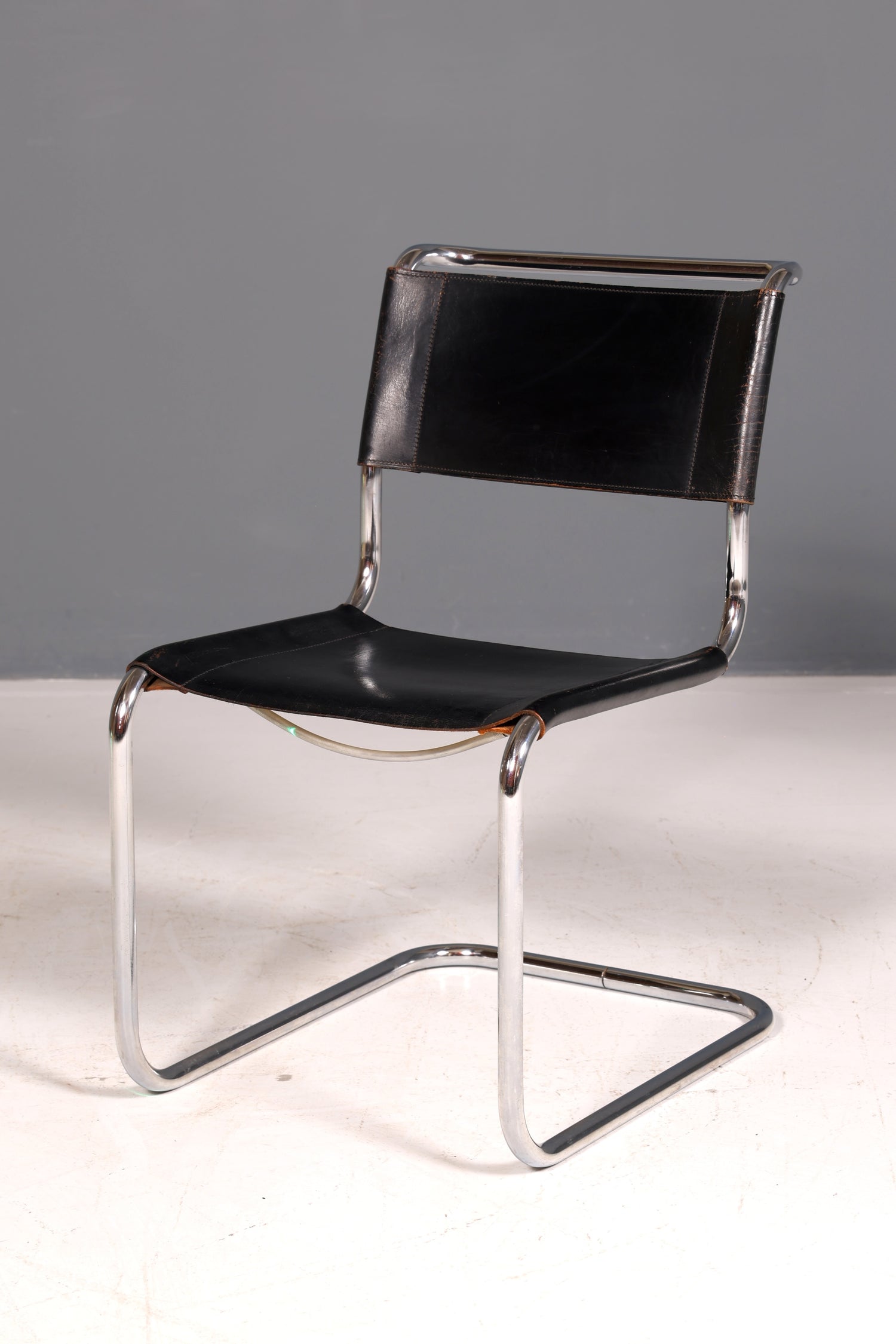 Edler Original Thonet Freischwinger Stuhl Chrom Leder Schwarz Bauhaus Designklassiker Vintage Kragstuhl Esszimmer Stuhl Vintage 1 von 2