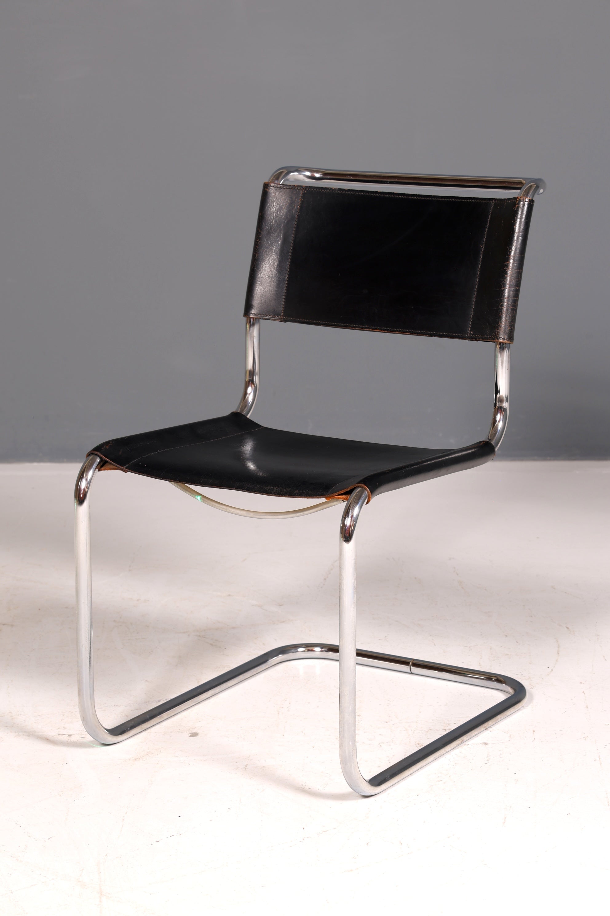 Edler Original Thonet Freischwinger Stuhl Chrom Leder Schwarz Bauhaus Designklassiker Vintage Kragstuhl Esszimmer Stuhl Vintage 1 von 2