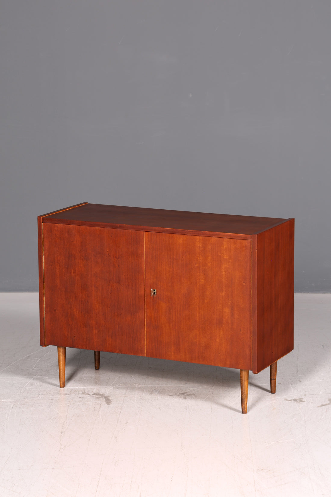 Prachtige mid-century ladekast, vintage kast, retro halmeubel, jaren 60, hout