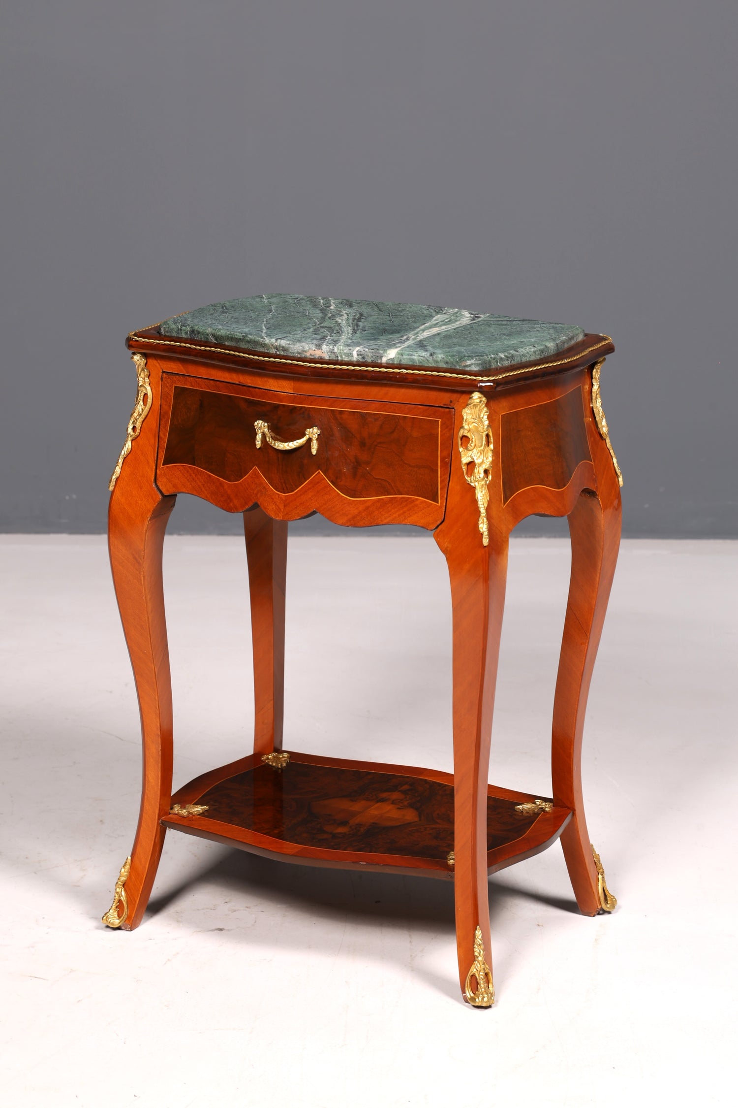 Prachtige Louis XV-bijzettafel in barokstijl, marmeren commode en telefoontafel