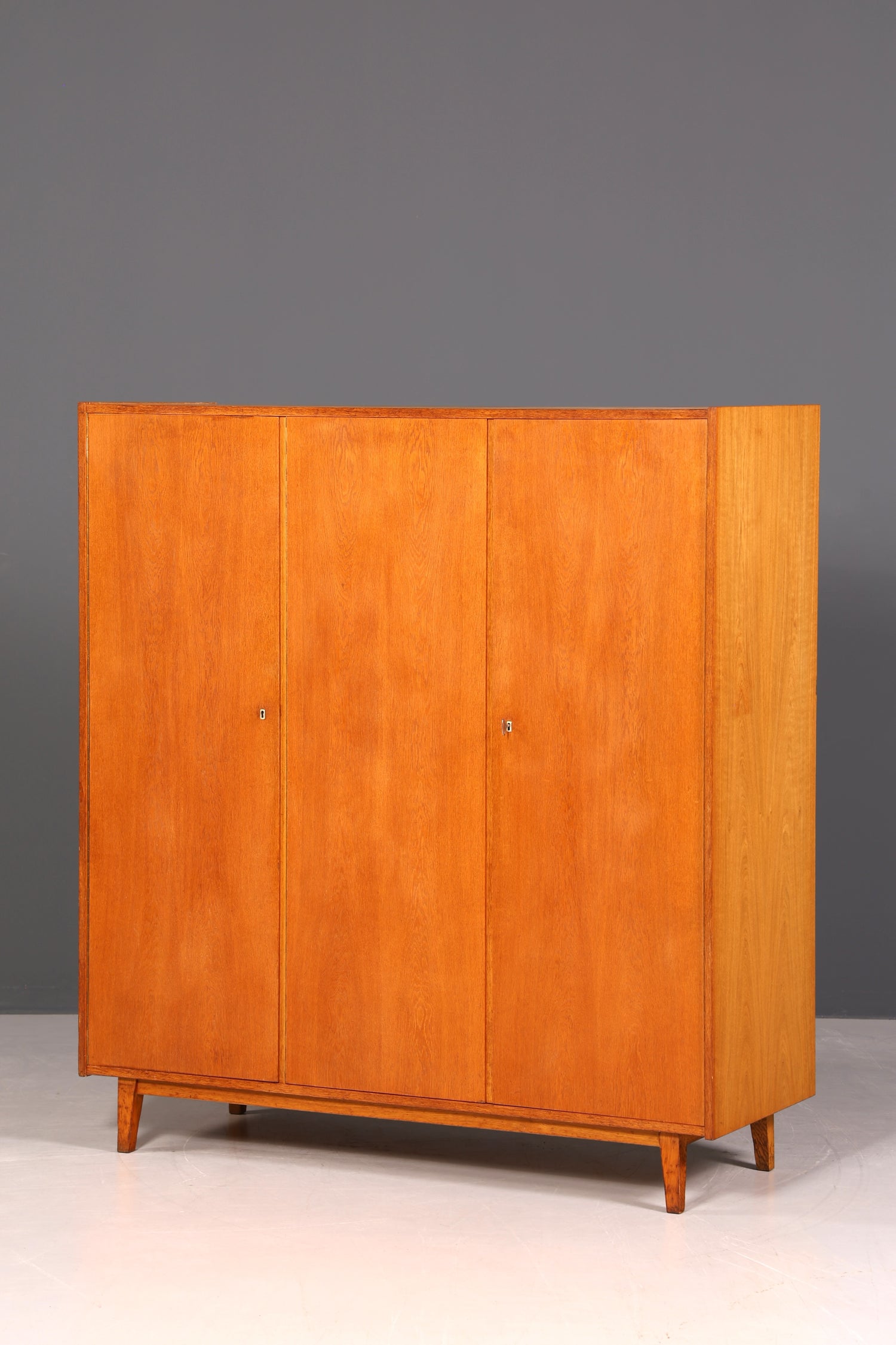 G384 Finish Traumhafter Mid Century Kleiderschrank Vintage Schrank Retro Wäscheschrank (Kopie)